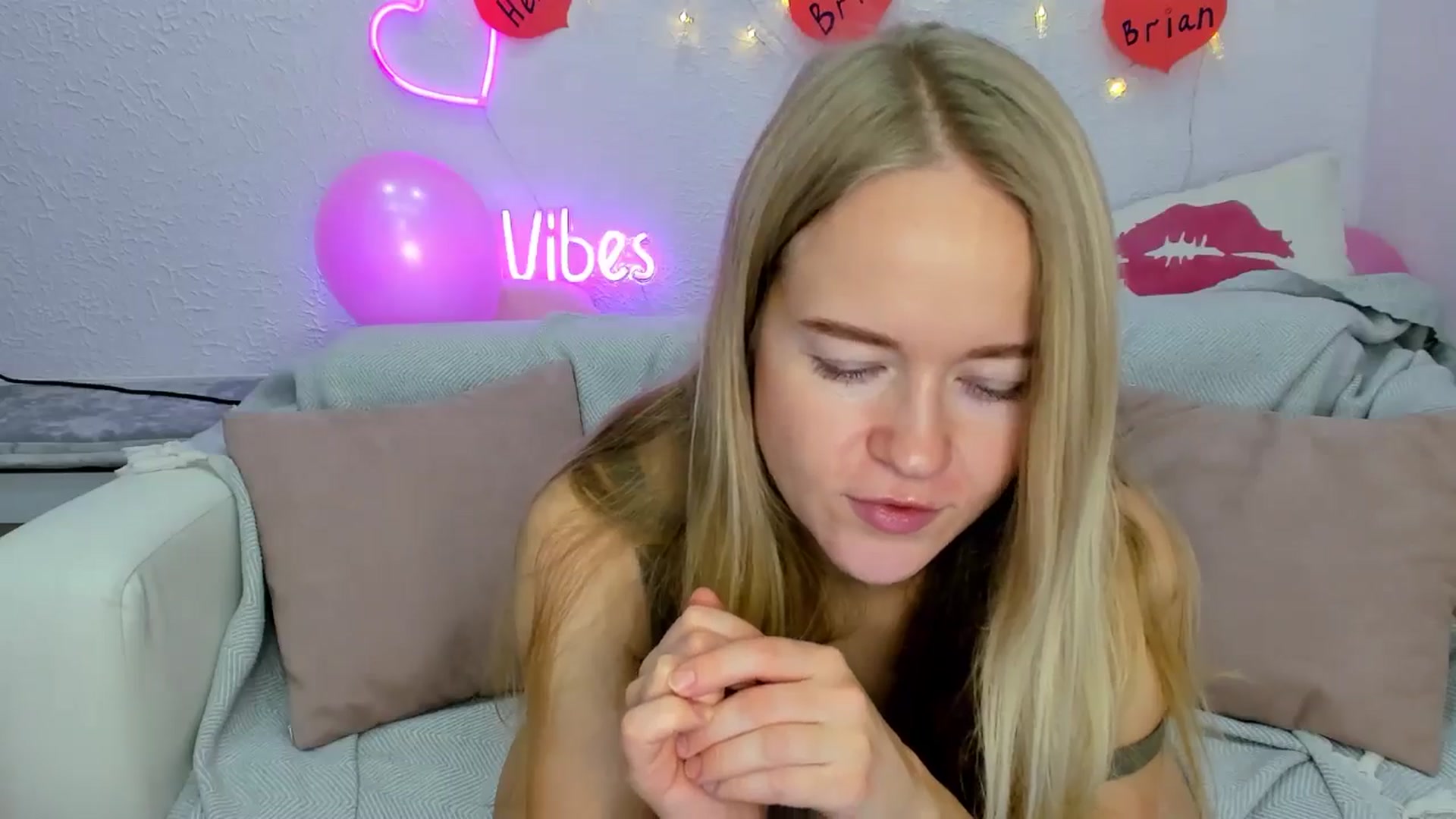 Gallery image thumbnail from Angel_Kristy's myfreecams stream on, 11/30/2024, 01:47 image 14 of 20
