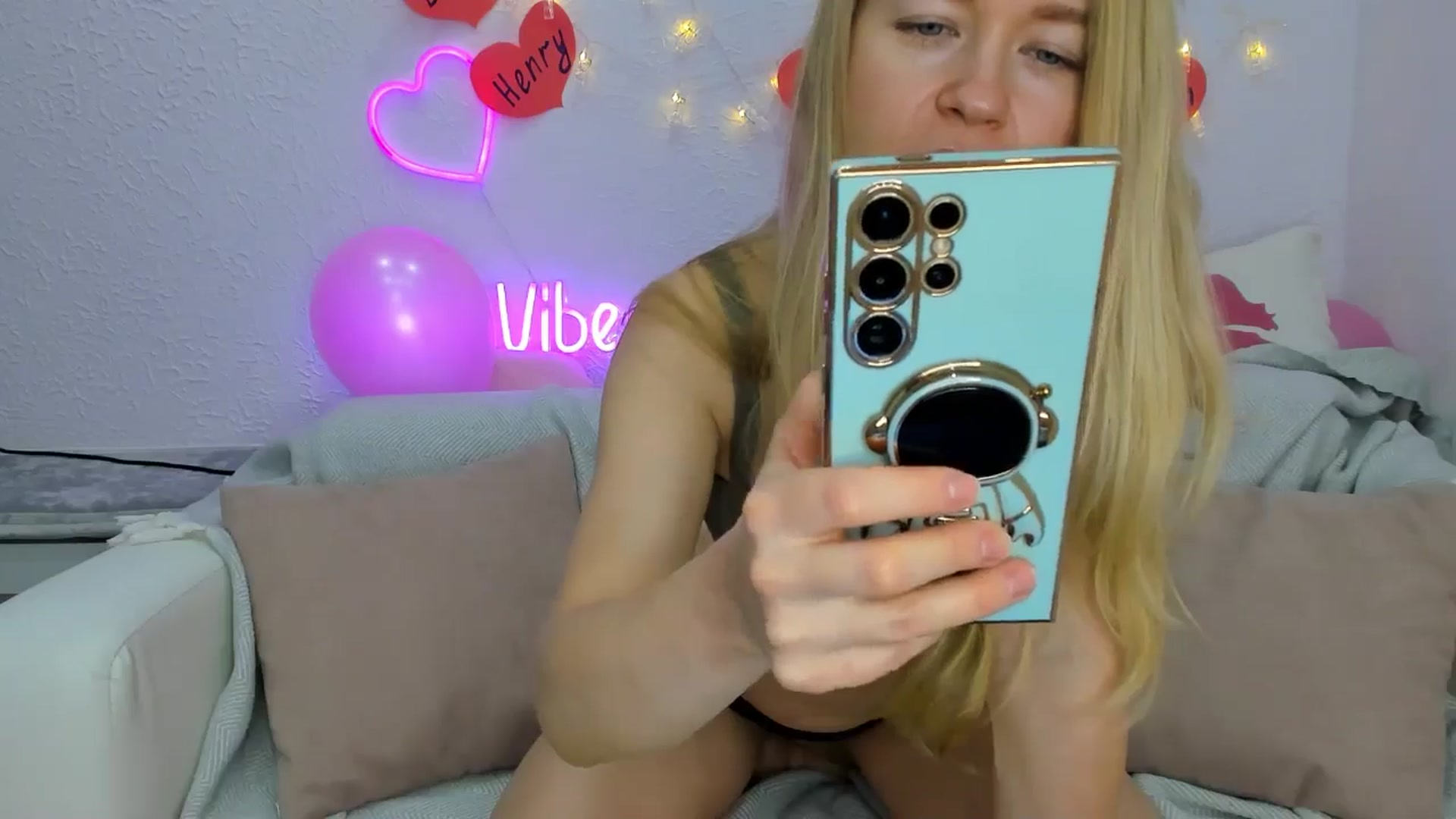 Gallery image thumbnail from Angel_Kristy's myfreecams stream on, 11/30/2024, 01:47 image 16 of 20