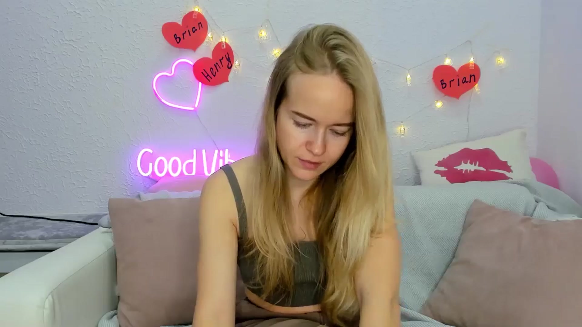 Gallery image thumbnail from Angel_Kristy's myfreecams stream on, 11/30/2024, 02:33 image 6 of 20