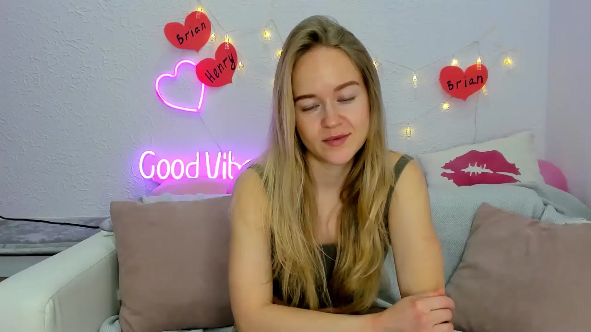 Gallery image thumbnail from Angel_Kristy's myfreecams stream on, 11/30/2024, 02:33 image 1 of 20