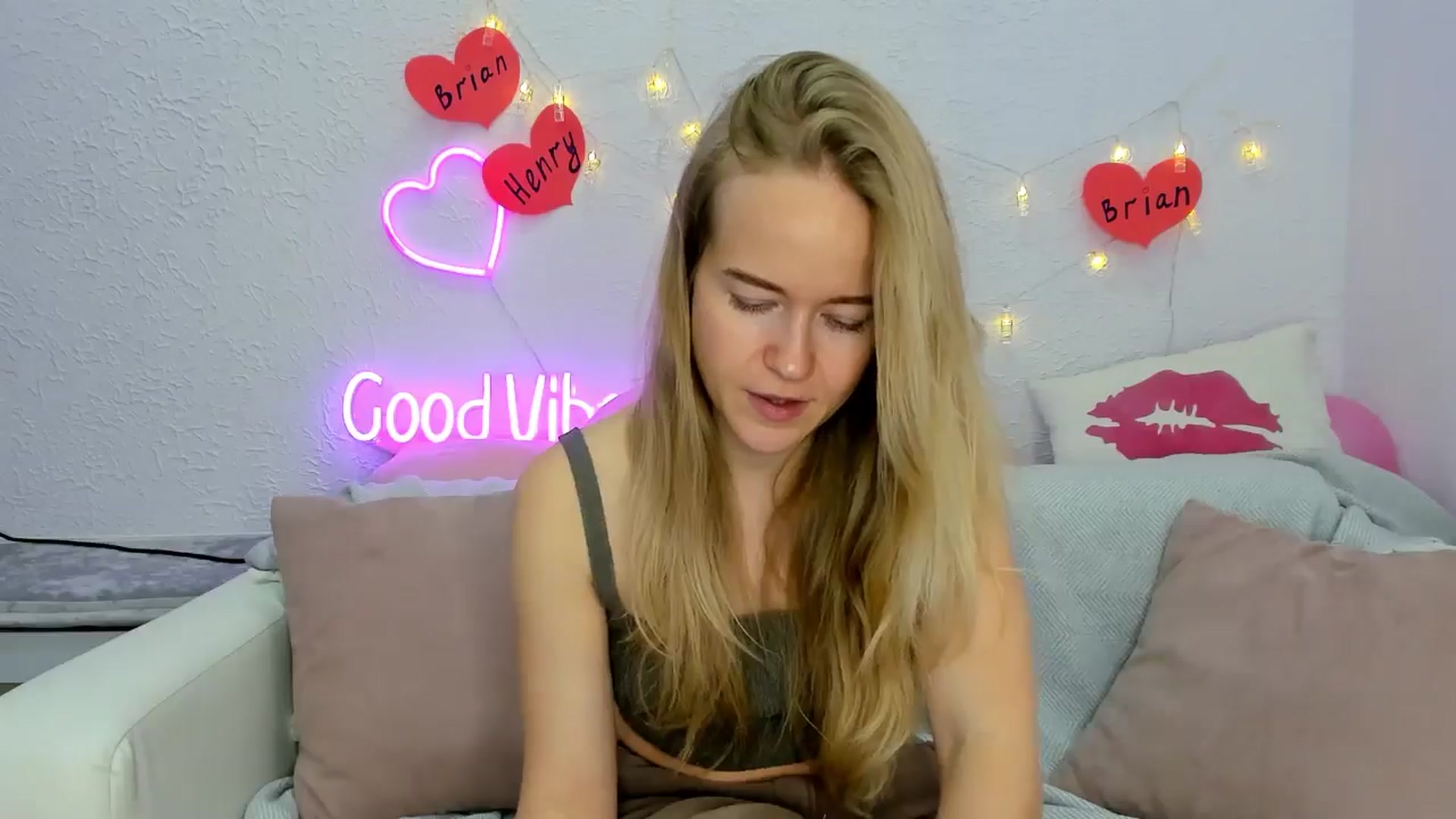 Gallery image thumbnail from Angel_Kristy's myfreecams stream on, 11/30/2024, 02:33 image 11 of 20