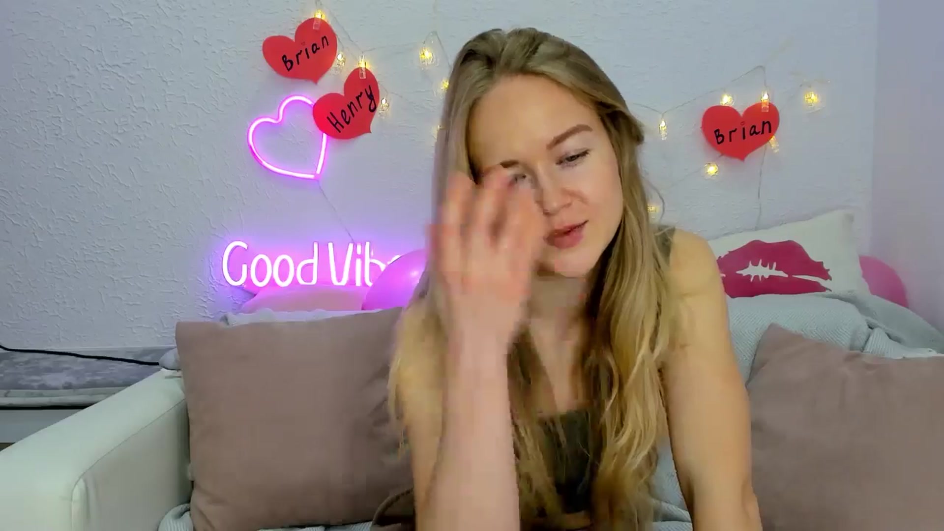 Gallery image thumbnail from Angel_Kristy's myfreecams stream on, 11/30/2024, 02:33 image 10 of 20