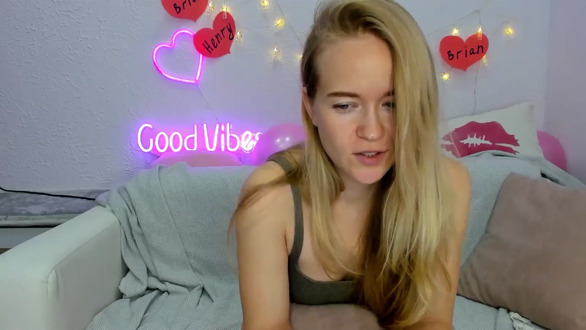 Gallery image thumbnail from Angel_Kristy's myfreecams stream on, 11/30/2024, 03:51 image 4 of 20