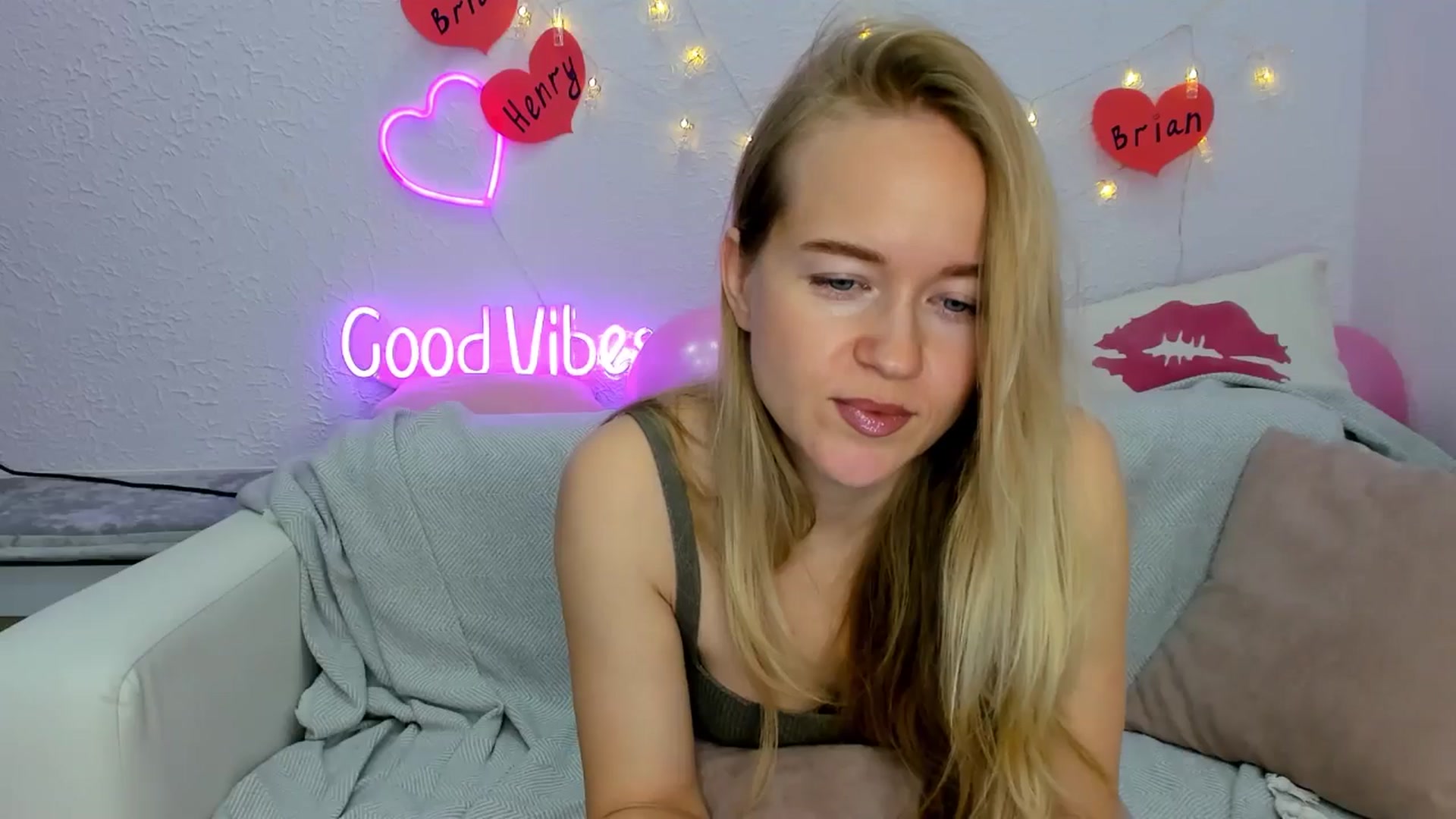 Gallery image thumbnail from Angel_Kristy's myfreecams stream on, 11/30/2024, 03:51 image 9 of 20