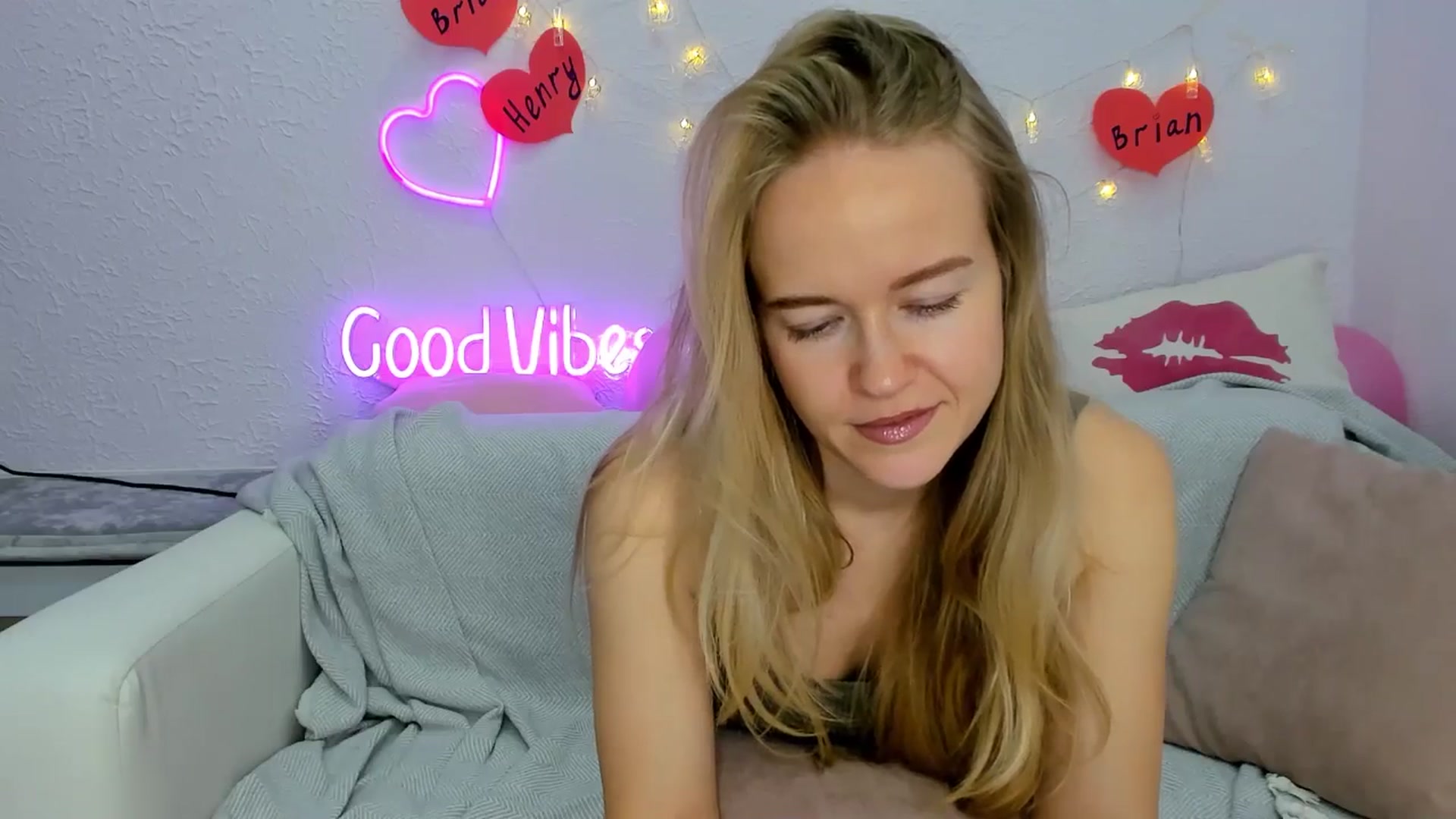 Gallery image thumbnail from Angel_Kristy's myfreecams stream on, 11/30/2024, 03:51 image 14 of 20