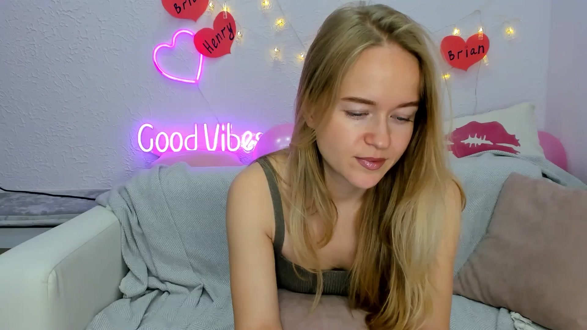 Gallery image thumbnail from Angel_Kristy's myfreecams stream on, 11/30/2024, 03:51 image 18 of 20