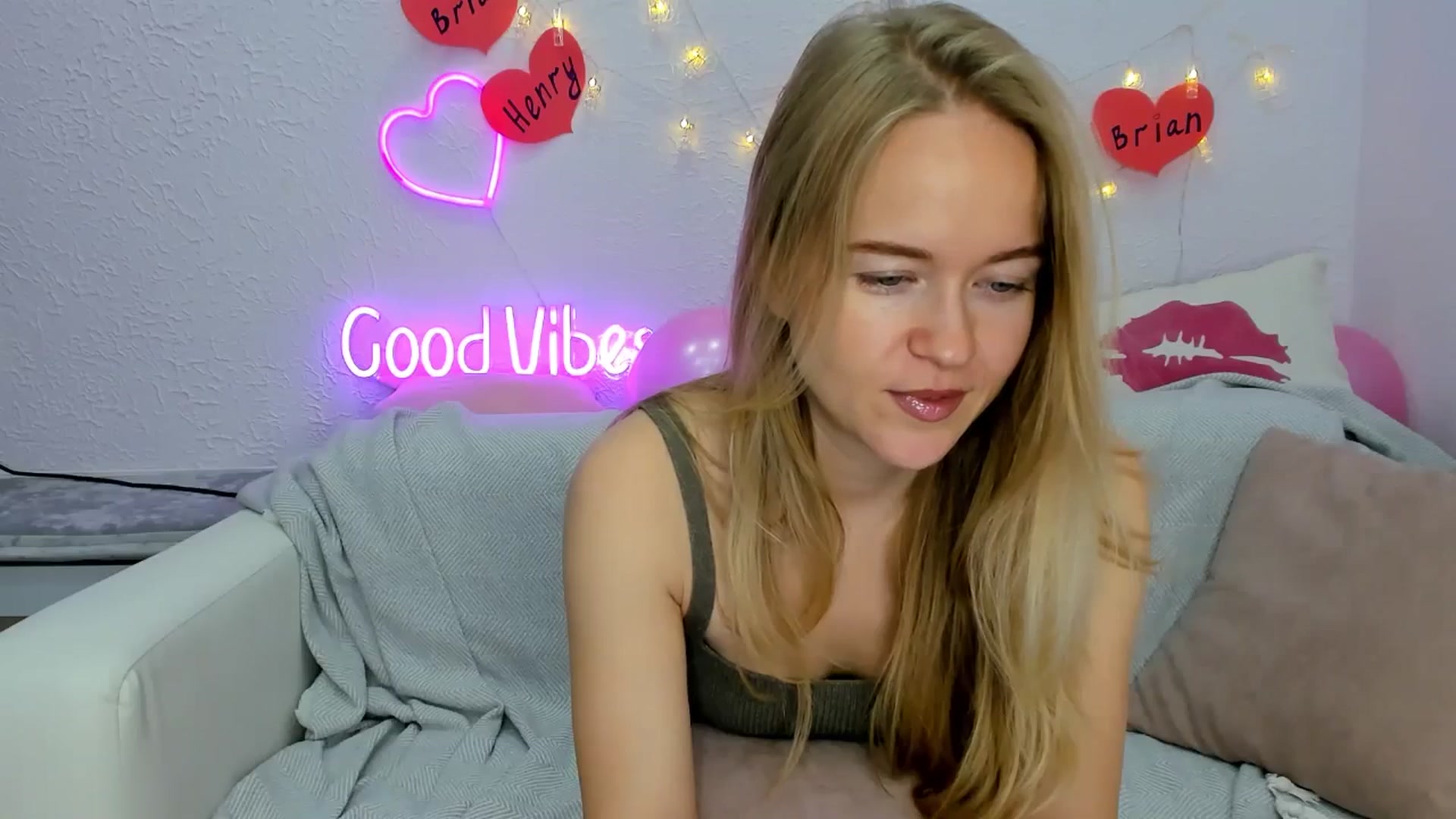 Gallery image thumbnail from Angel_Kristy's myfreecams stream on, 11/30/2024, 03:51 image 20 of 20