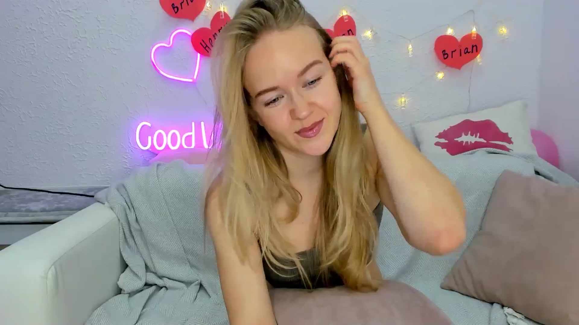 Gallery image thumbnail from Angel_Kristy's myfreecams stream on, 11/30/2024, 03:51 image 15 of 20