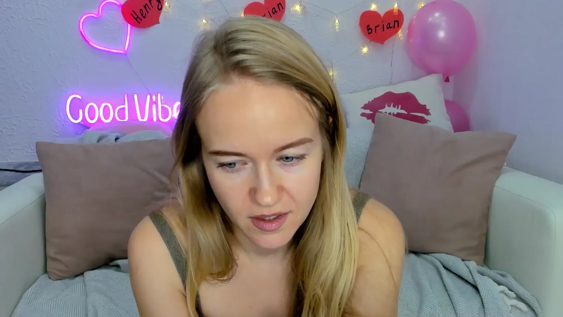 Gallery image thumbnail from Angel_Kristy's myfreecams stream on, 11/30/2024, 06:42 image 14 of 20