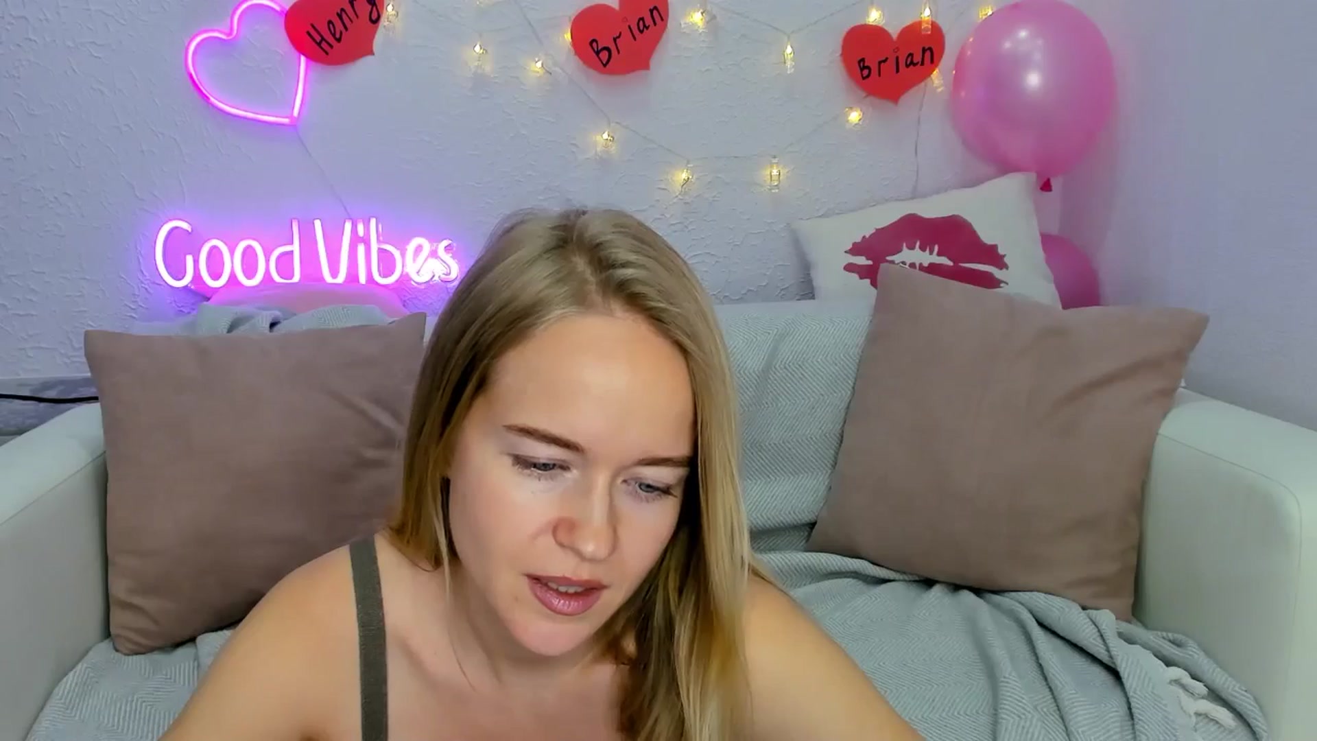 Gallery image thumbnail from Angel_Kristy's myfreecams stream on, 11/30/2024, 06:42 image 8 of 20