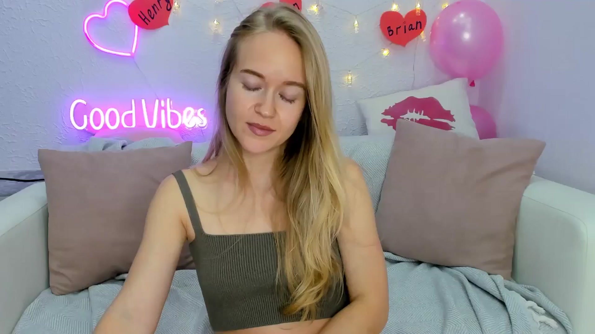 Gallery image thumbnail from Angel_Kristy's myfreecams stream on, 11/30/2024, 06:42 image 19 of 20