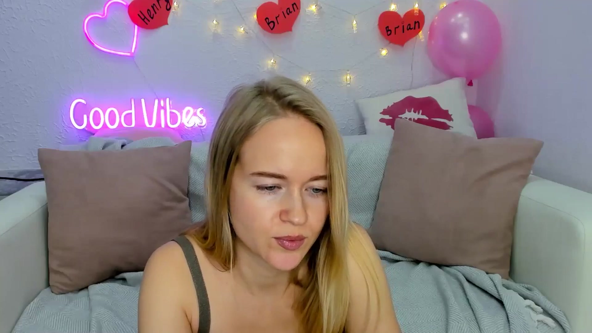 Gallery image thumbnail from Angel_Kristy's myfreecams stream on, 11/30/2024, 06:42 image 10 of 20