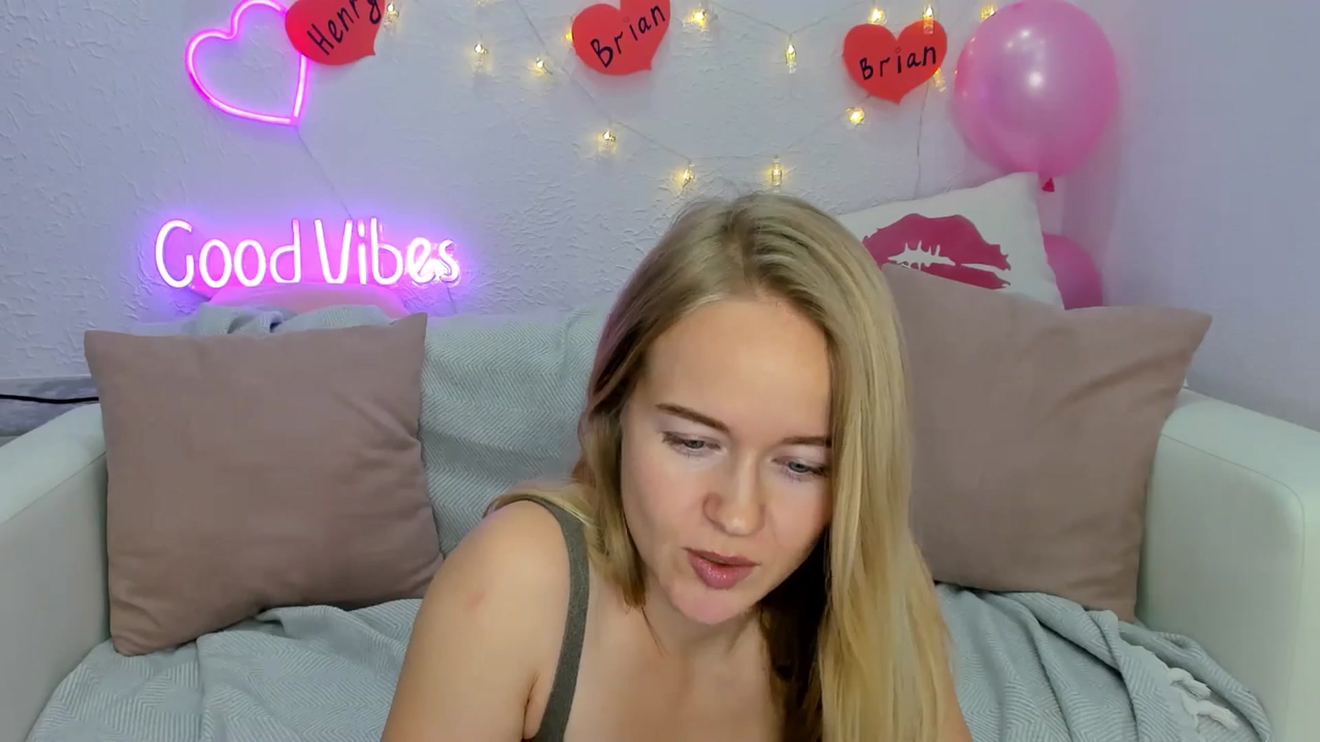 Gallery image thumbnail from Angel_Kristy's myfreecams stream on, 11/30/2024, 06:42 image 12 of 20