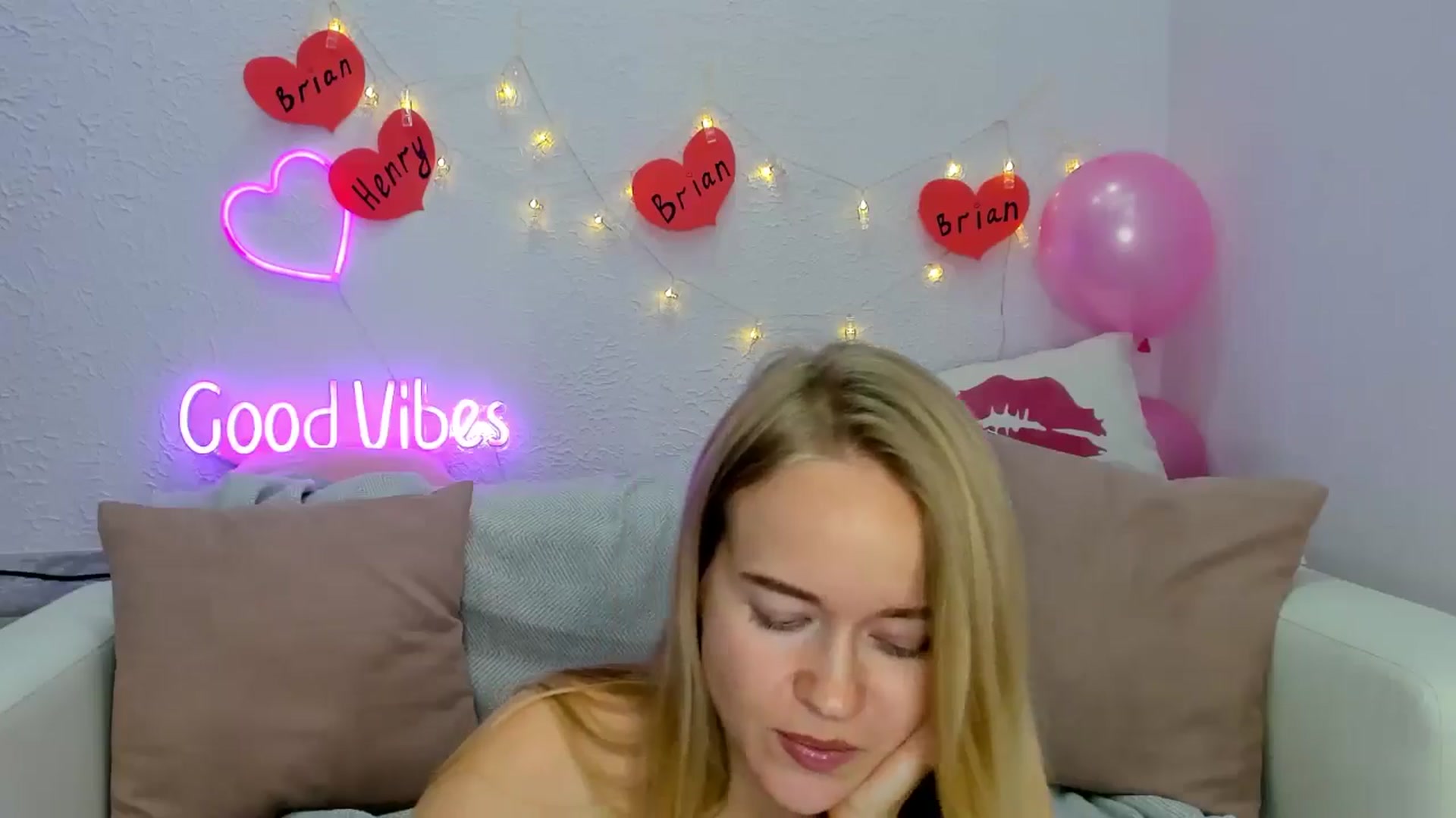 Gallery image thumbnail from Angel_Kristy's myfreecams stream on, 11/30/2024, 06:42 image 6 of 20