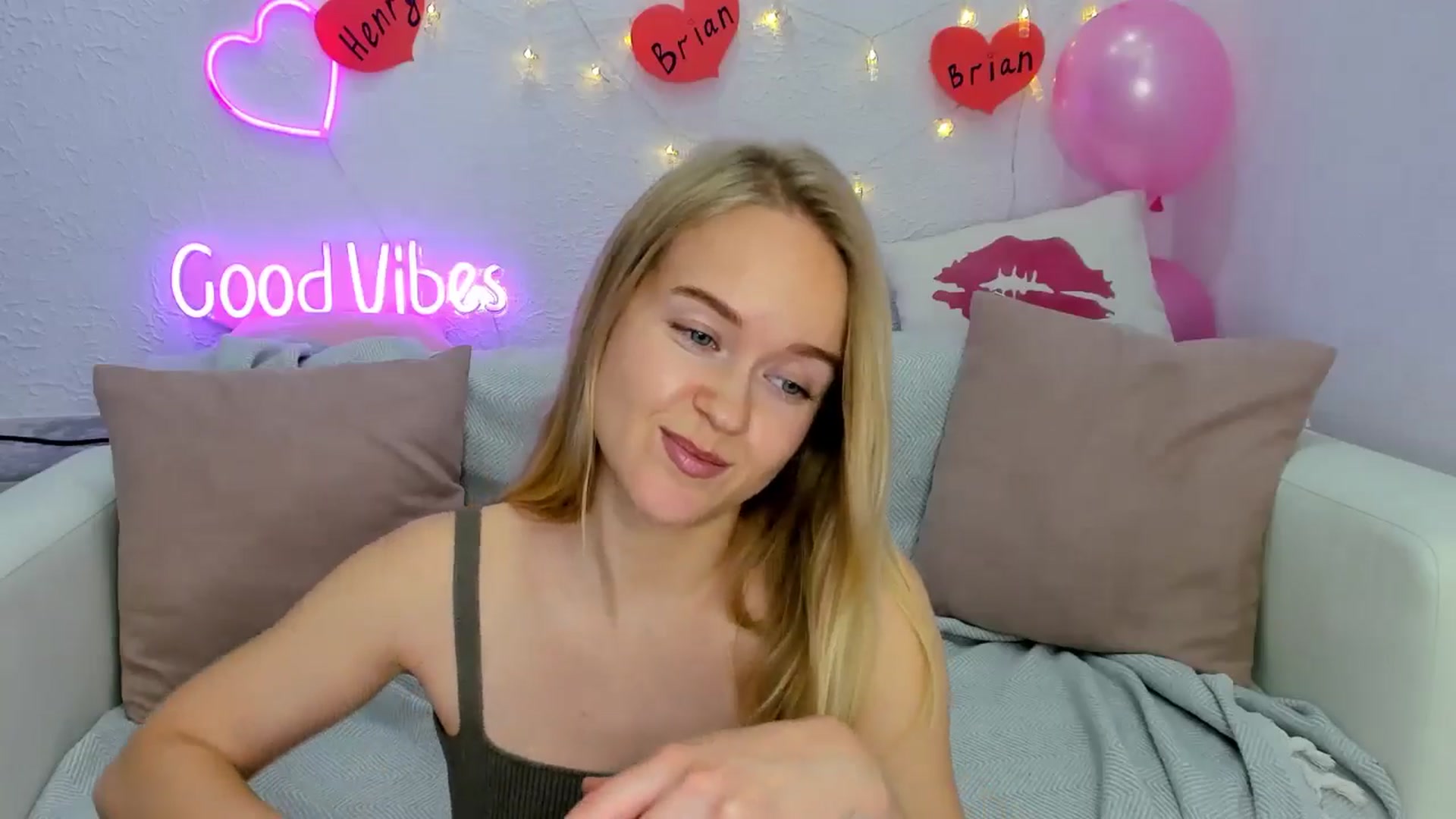Gallery image thumbnail from Angel_Kristy's myfreecams stream on, 11/30/2024, 06:42 image 9 of 20