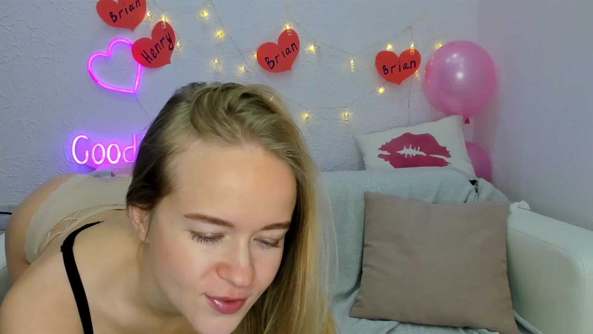 Gallery image thumbnail from Angel_Kristy's myfreecams stream on, 12/01/2024, 01:56 image 2 of 20