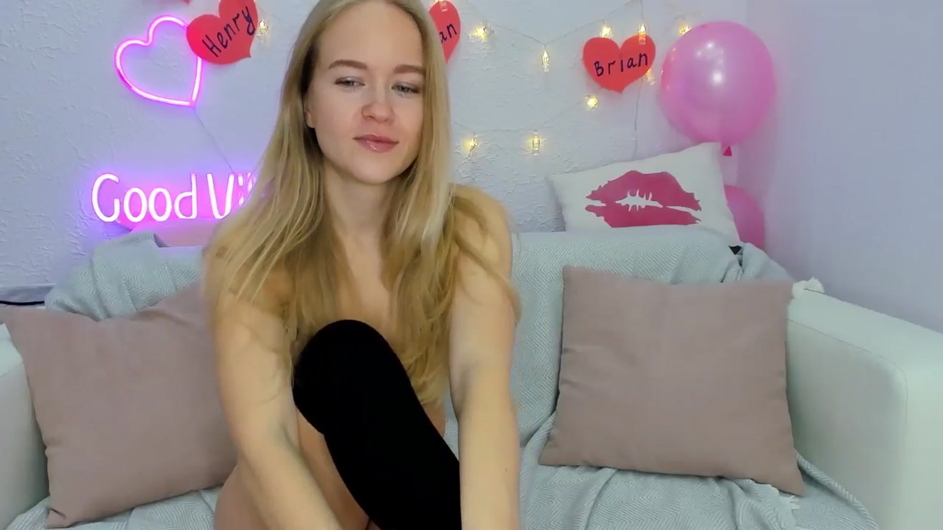 Gallery image thumbnail from Angel_Kristy's myfreecams stream on, 12/01/2024, 01:56 image 8 of 20