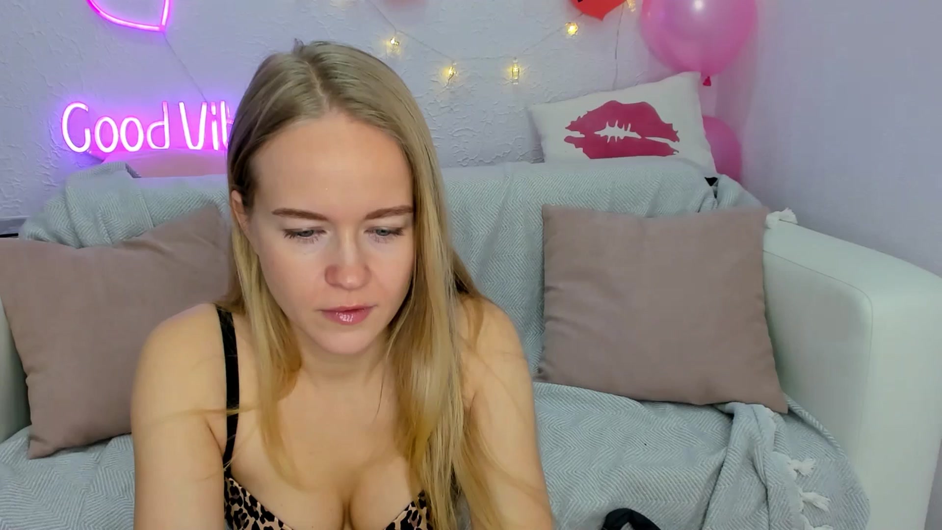 Gallery image thumbnail from Angel_Kristy's myfreecams stream on, 12/01/2024, 01:56 image 20 of 20