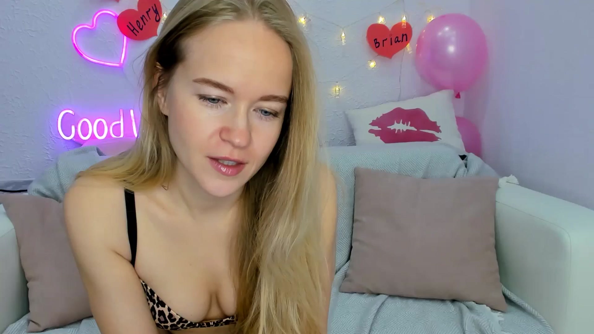 Gallery image thumbnail from Angel_Kristy's myfreecams stream on, 12/01/2024, 01:56 image 6 of 20