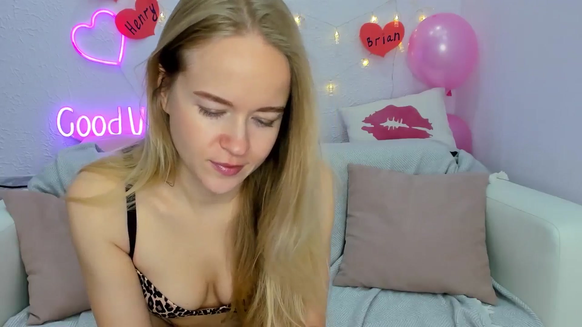 Gallery image thumbnail from Angel_Kristy's myfreecams stream on, 12/01/2024, 01:56 image 7 of 20