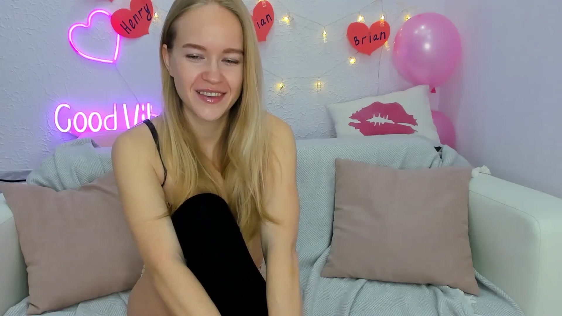 Gallery image thumbnail from Angel_Kristy's myfreecams stream on, 12/01/2024, 01:56 image 9 of 20