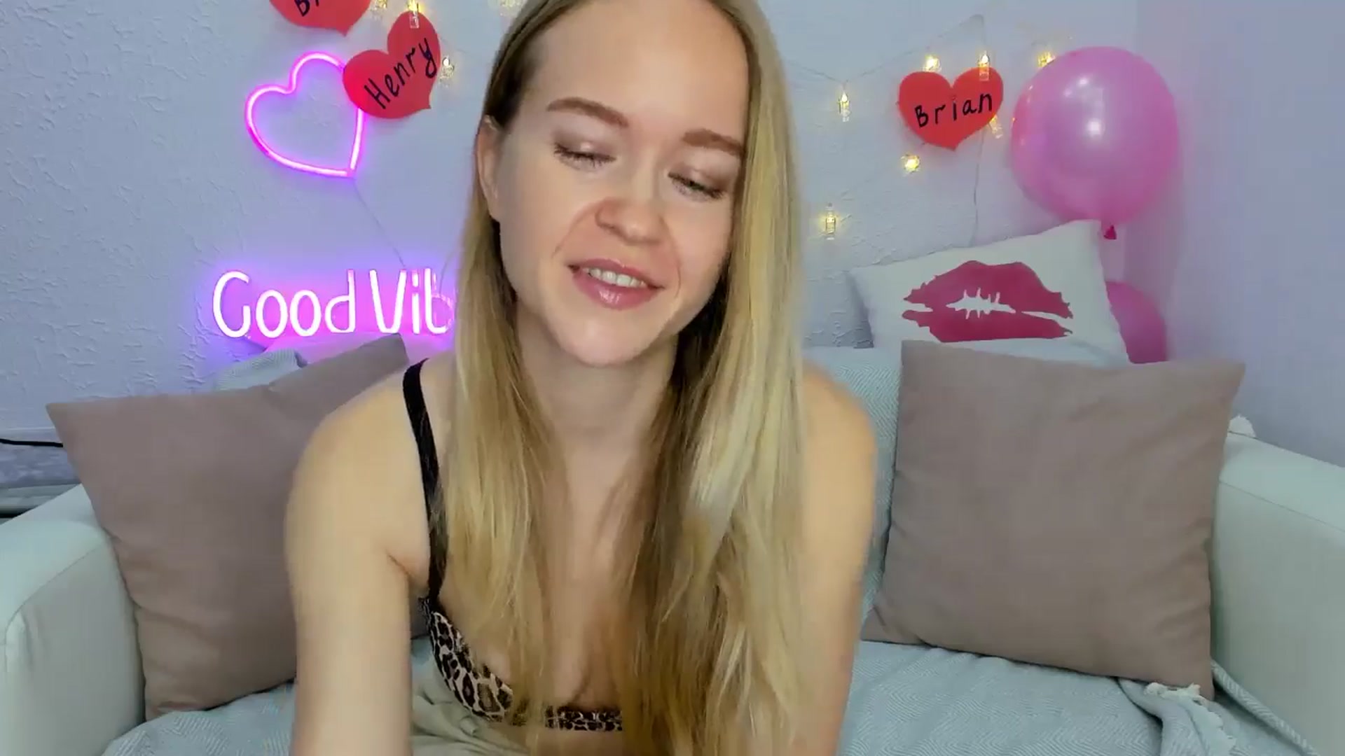 Gallery image thumbnail from Angel_Kristy's myfreecams stream on, 12/01/2024, 02:33 image 9 of 20