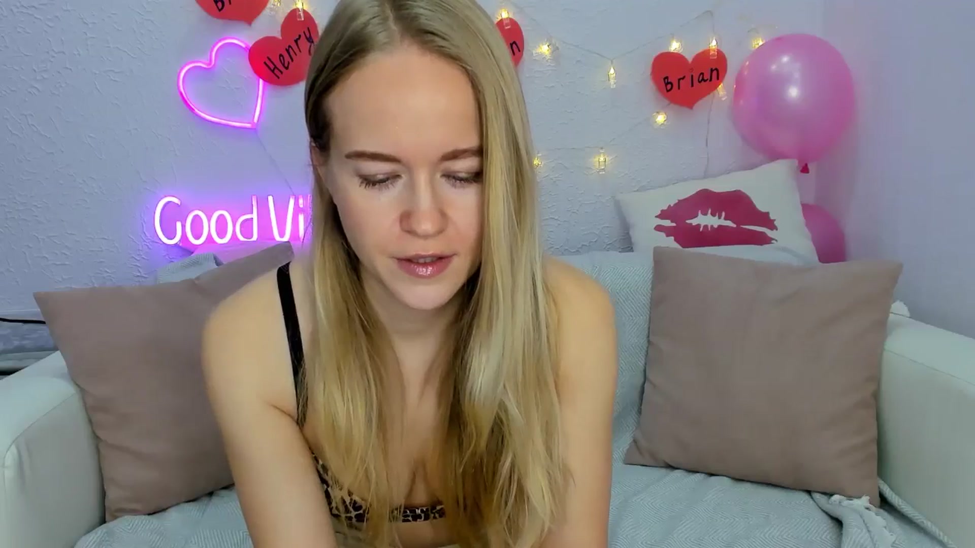 Gallery image thumbnail from Angel_Kristy's myfreecams stream on, 12/01/2024, 02:33 image 8 of 20