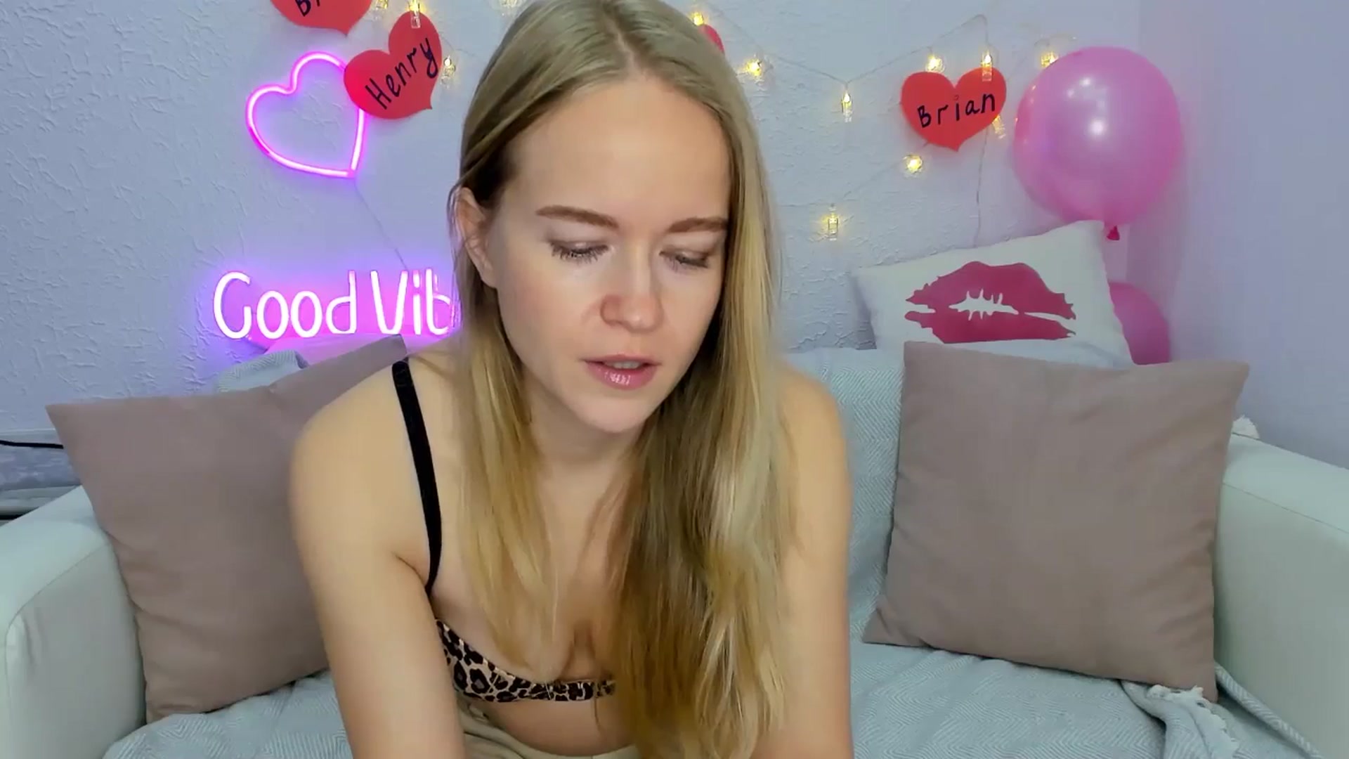 Gallery image thumbnail from Angel_Kristy's myfreecams stream on, 12/01/2024, 02:33 image 2 of 20