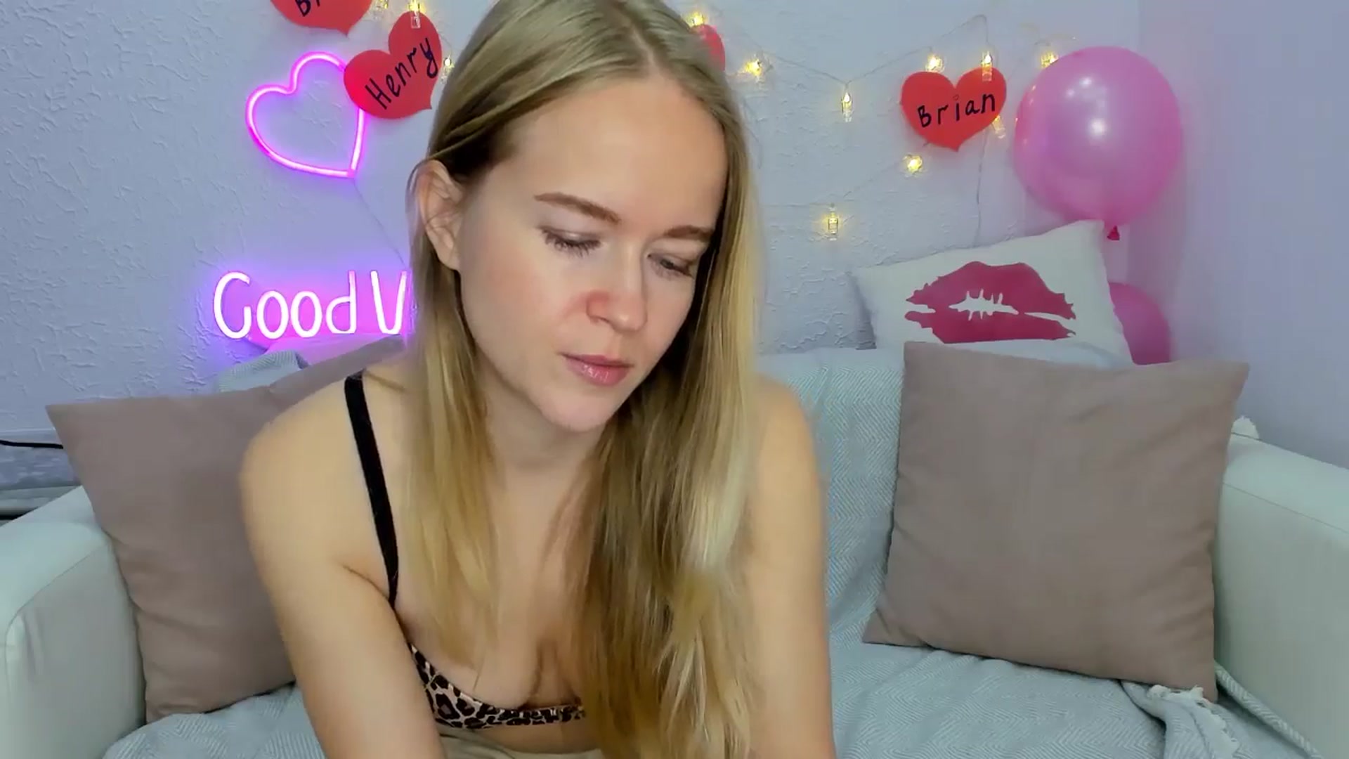 Gallery image thumbnail from Angel_Kristy's myfreecams stream on, 12/01/2024, 02:33 image 4 of 20