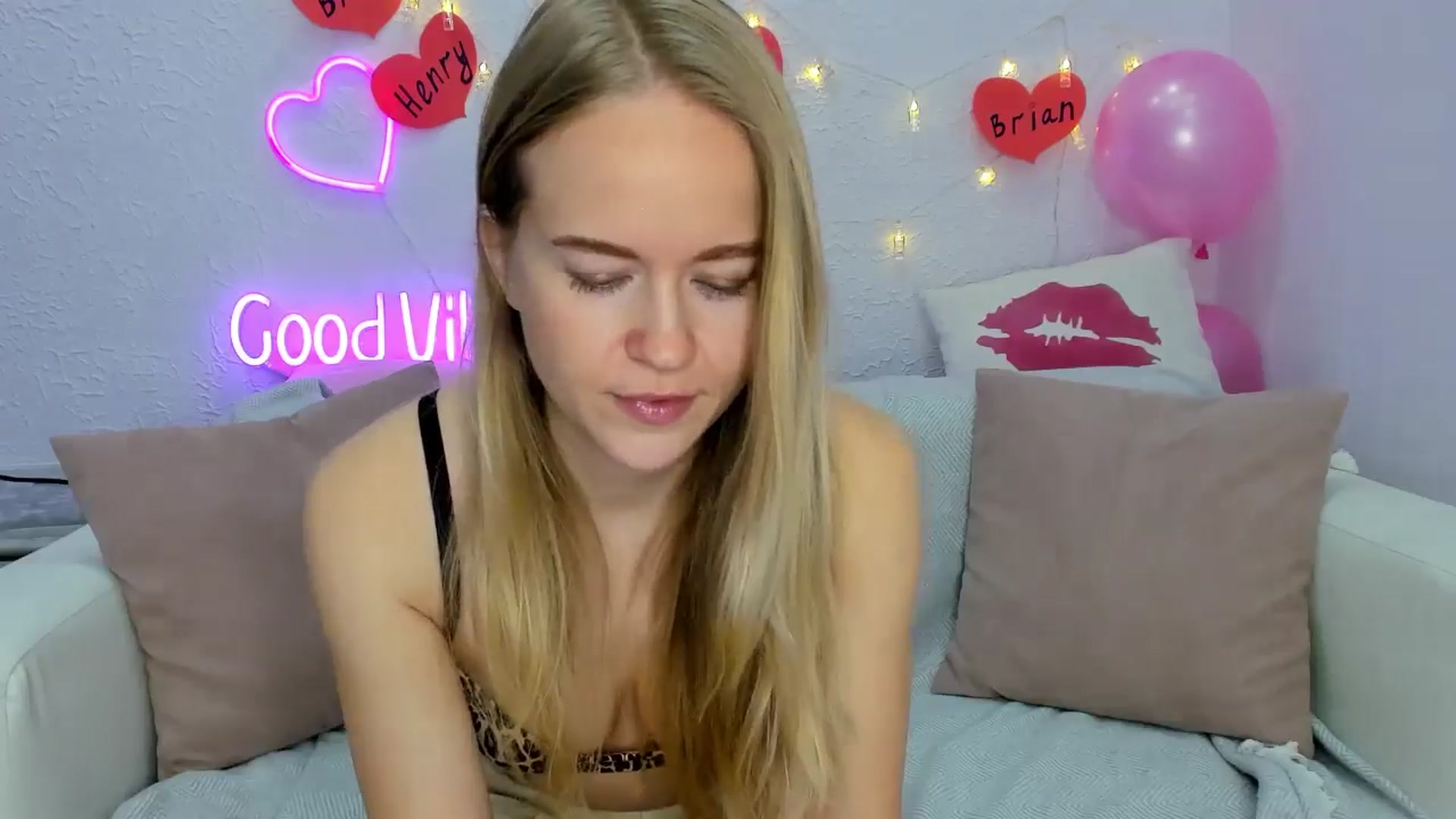 Gallery image thumbnail from Angel_Kristy's myfreecams stream on, 12/01/2024, 02:33 image 7 of 20