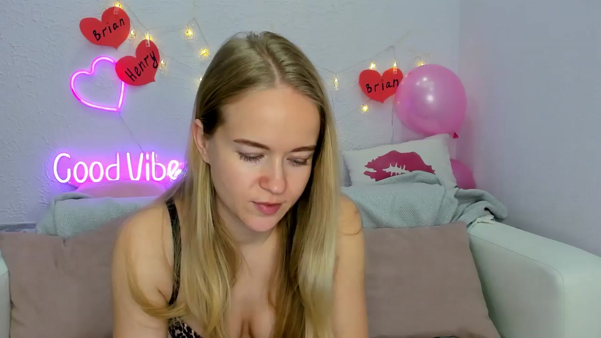 Gallery image thumbnail from Angel_Kristy's myfreecams stream on, 12/01/2024, 06:59 image 1 of 20
