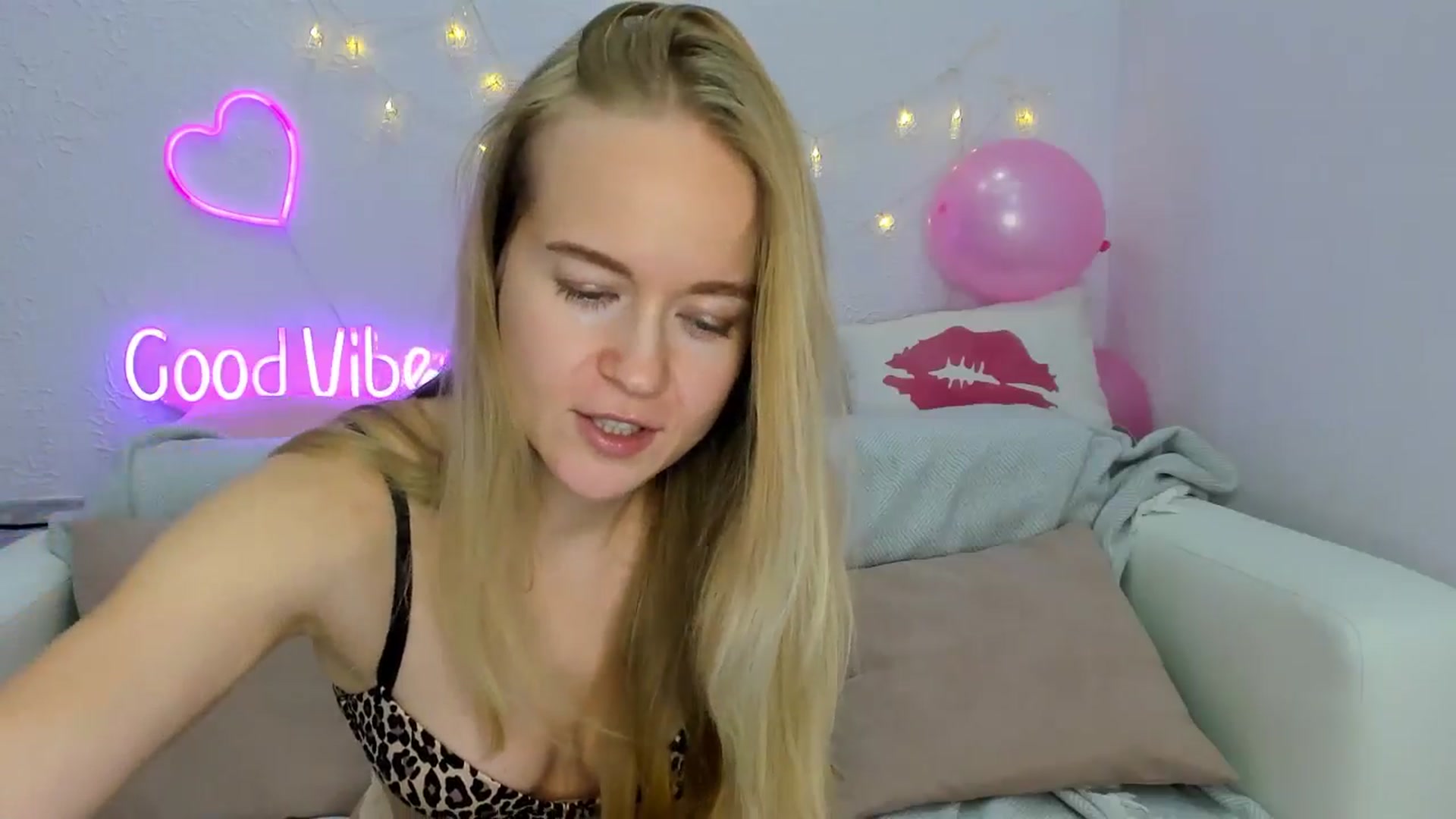 Gallery image thumbnail from Angel_Kristy's myfreecams stream on, 12/01/2024, 06:59 image 7 of 20