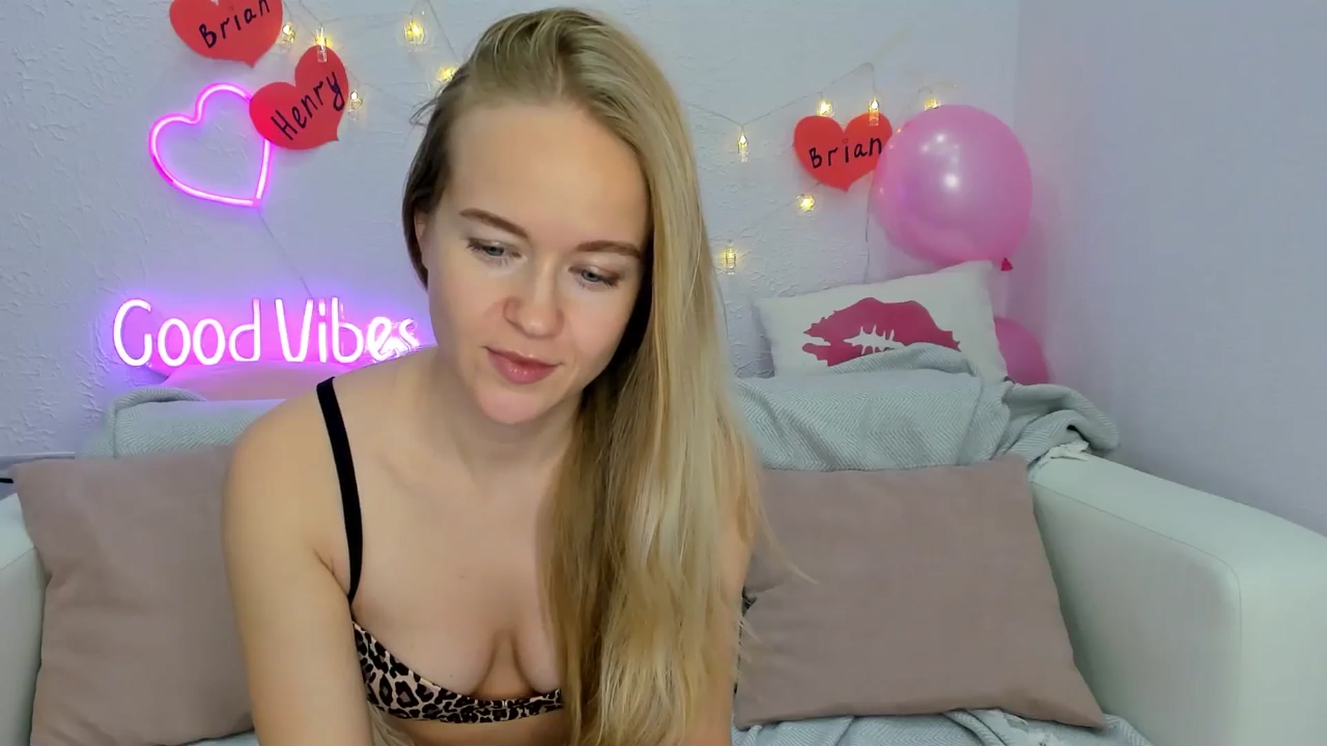 Gallery image thumbnail from Angel_Kristy's myfreecams stream on, 12/01/2024, 06:59 image 5 of 20