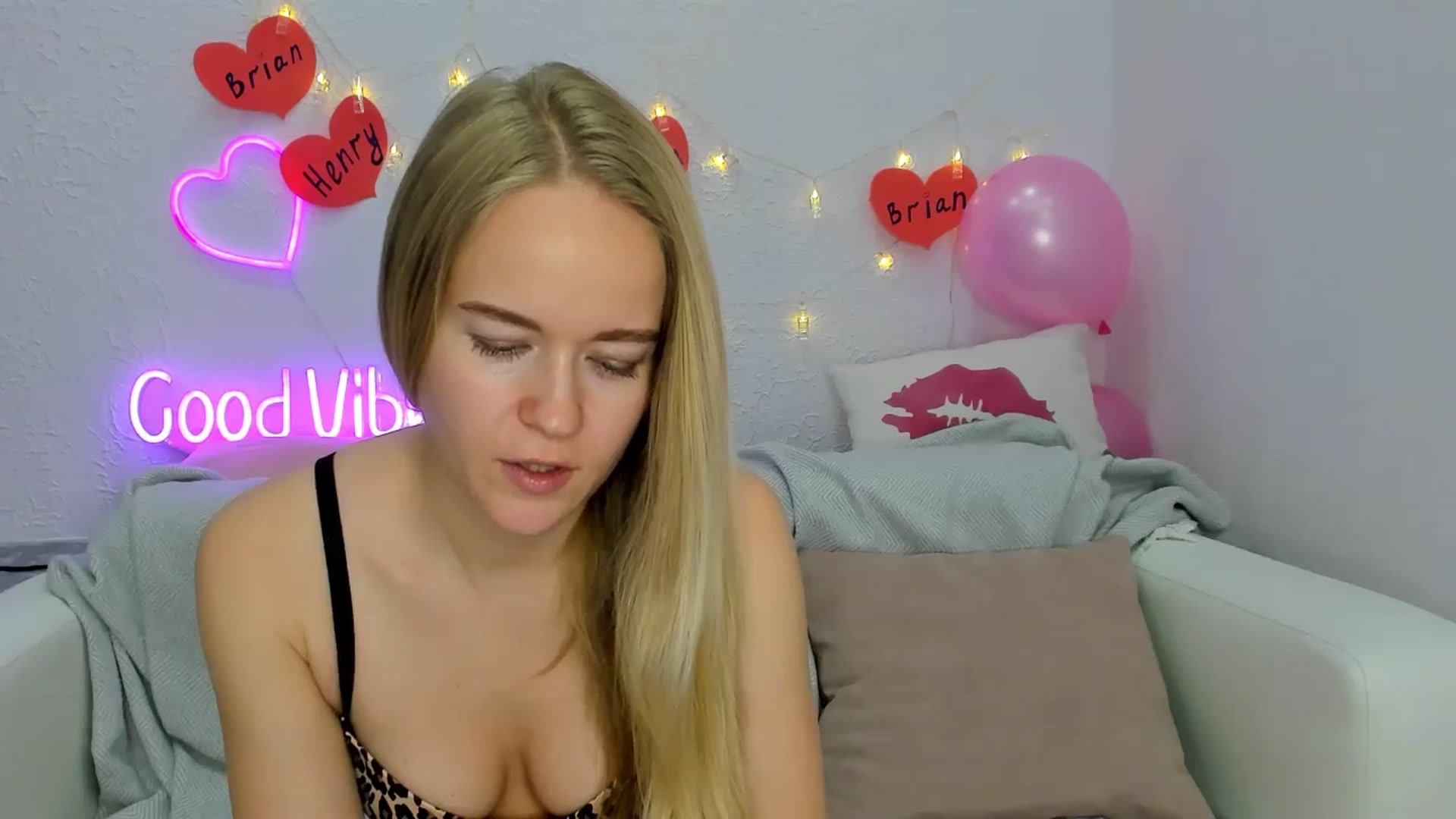 Gallery image thumbnail from Angel_Kristy's myfreecams stream on, 12/01/2024, 06:59 image 3 of 20