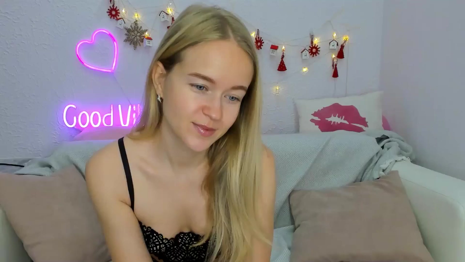 Gallery image thumbnail from Angel_Kristy's myfreecams stream on, 12/04/2024, 02:12 image 9 of 20