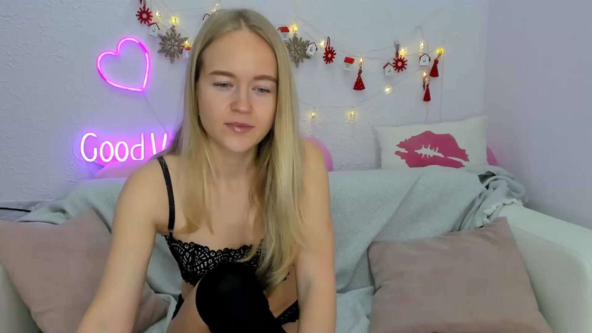 Gallery image thumbnail from Angel_Kristy's myfreecams stream on, 12/04/2024, 02:12 image 10 of 20
