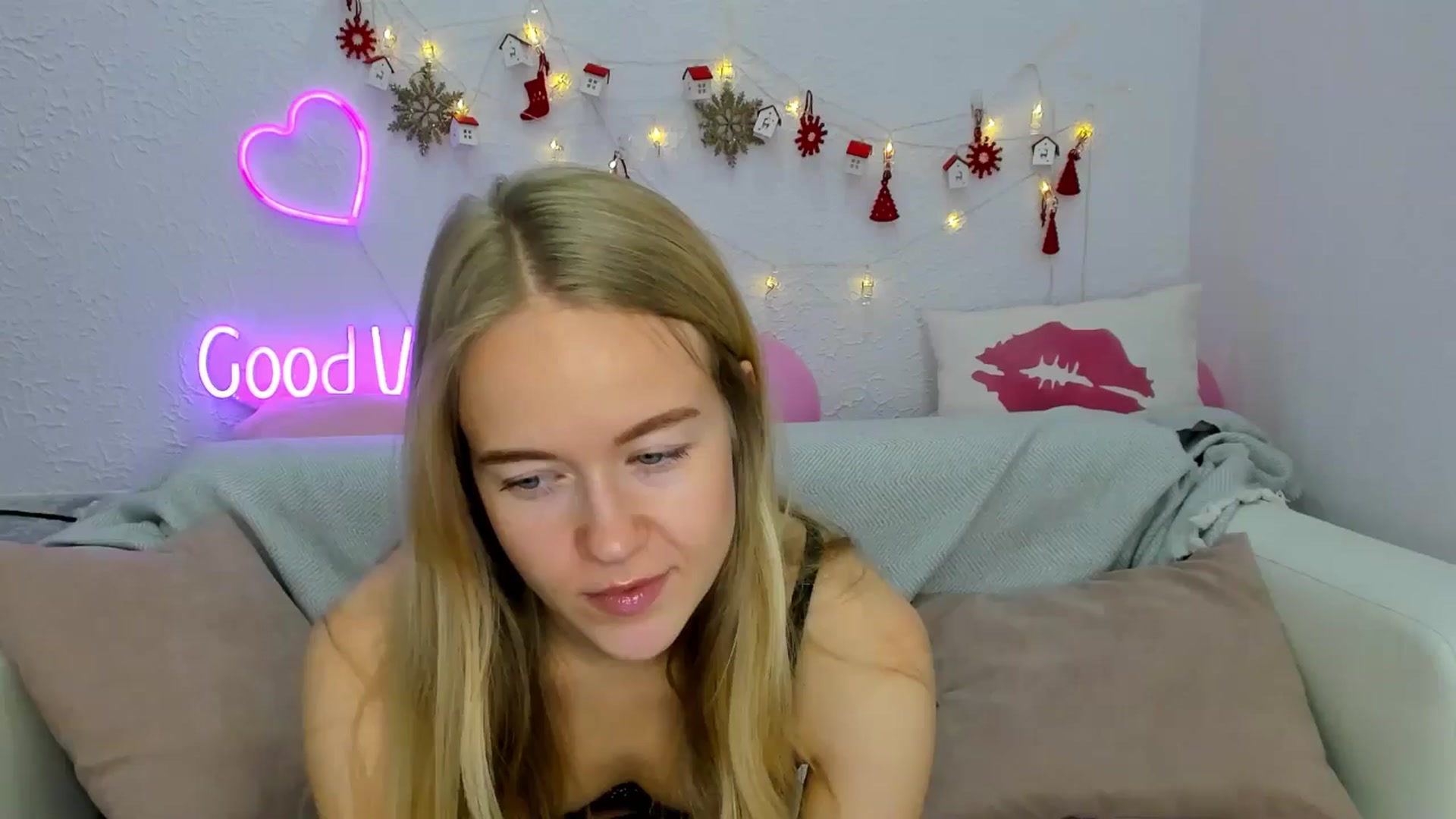 Gallery image thumbnail from Angel_Kristy's myfreecams stream on, 12/04/2024, 02:12 image 14 of 20