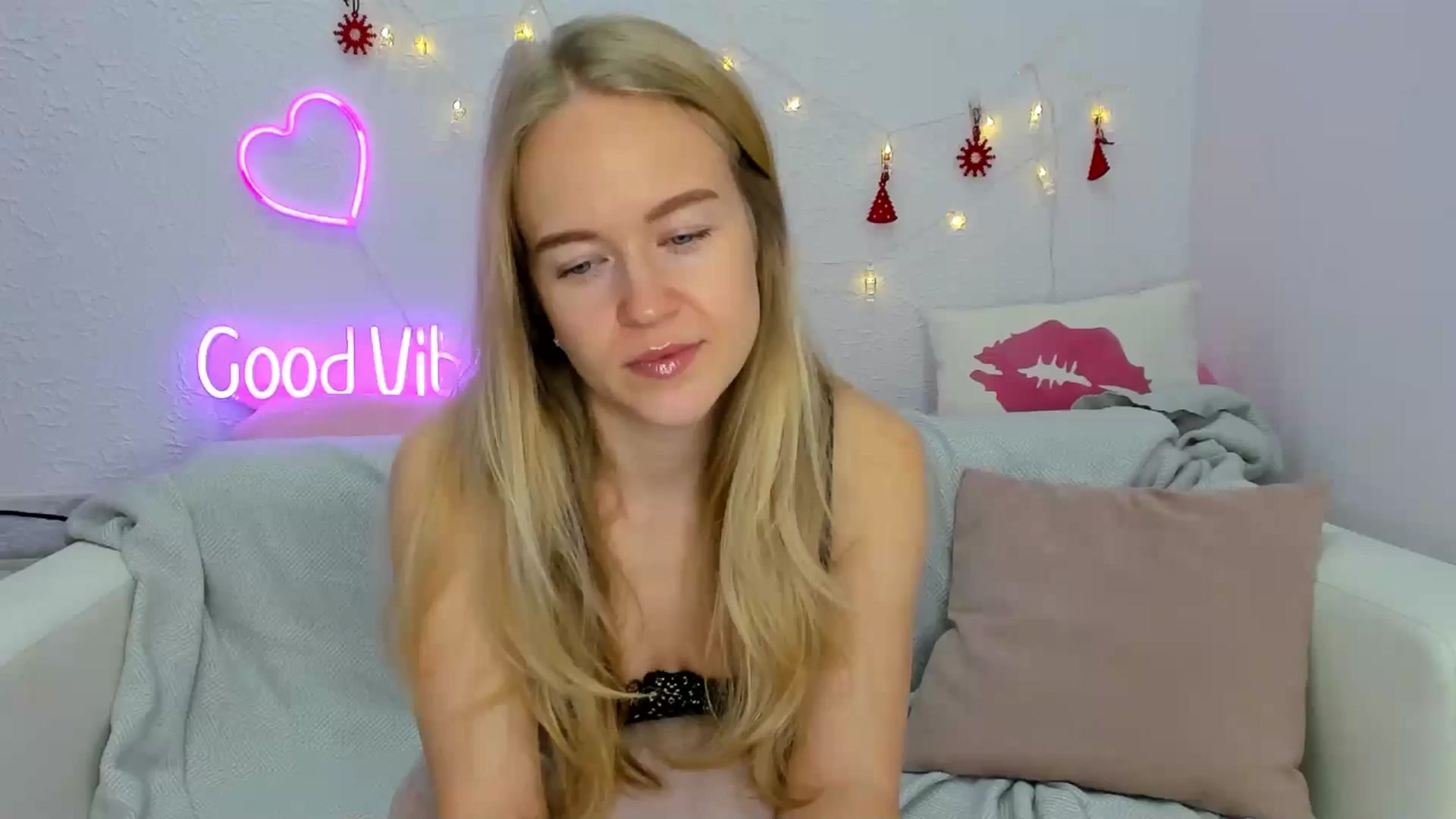 Gallery image thumbnail from Angel_Kristy's myfreecams stream on, 12/04/2024, 02:12 image 3 of 20