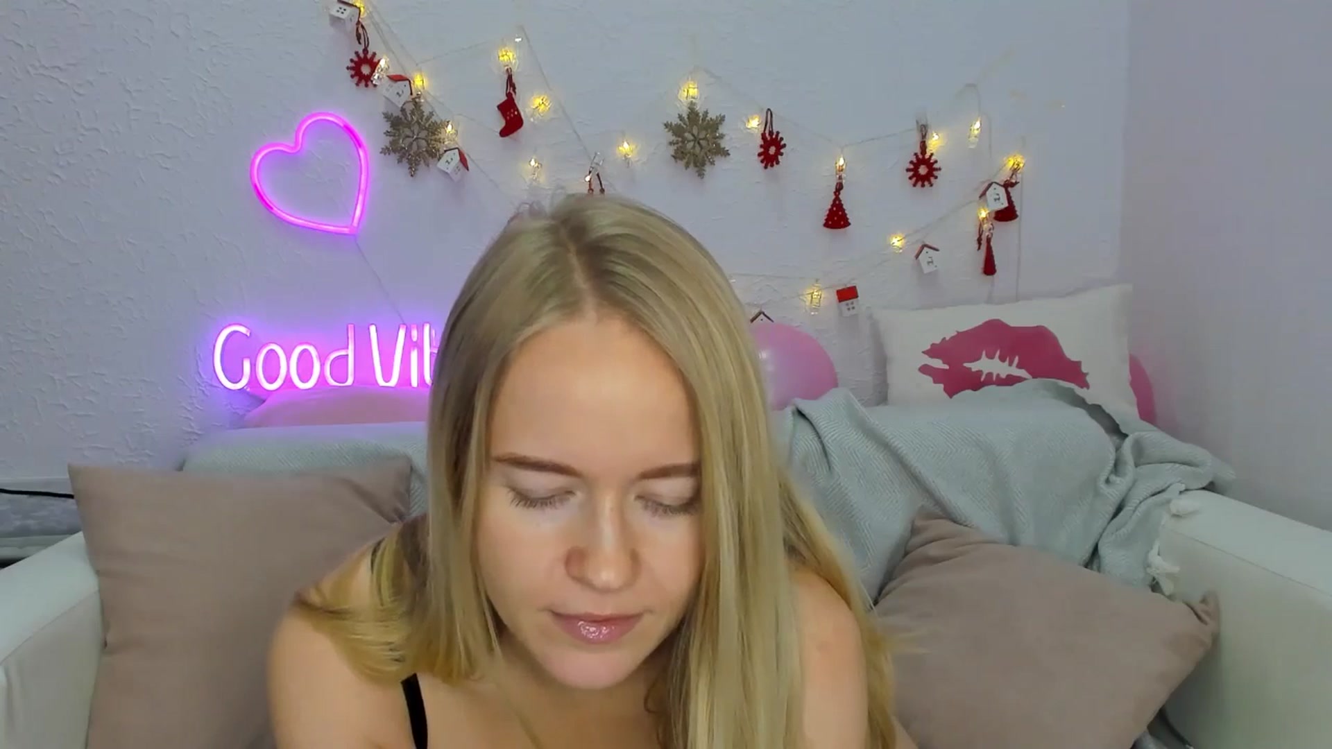 Gallery image thumbnail from Angel_Kristy's myfreecams stream on, 12/04/2024, 04:08 image 17 of 20