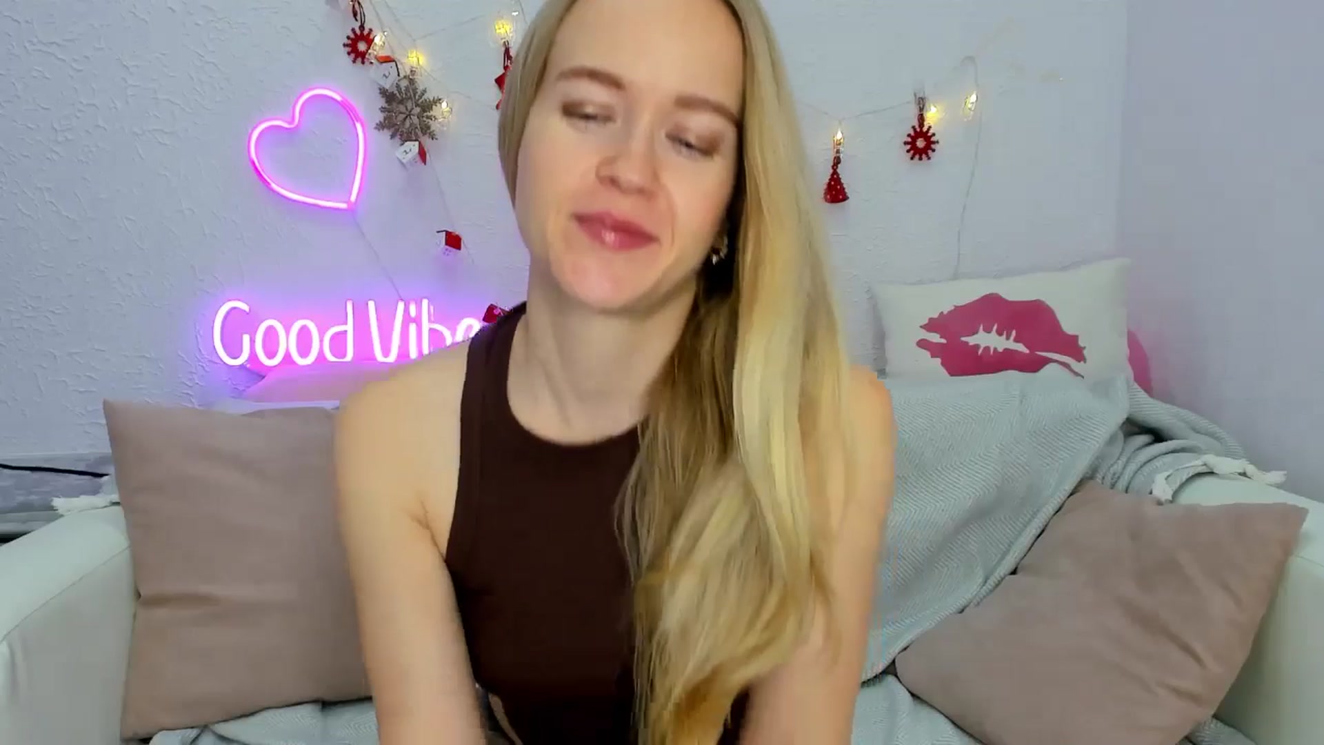 Gallery image thumbnail from Angel_Kristy's myfreecams stream on, 12/05/2024, 01:37 image 6 of 20