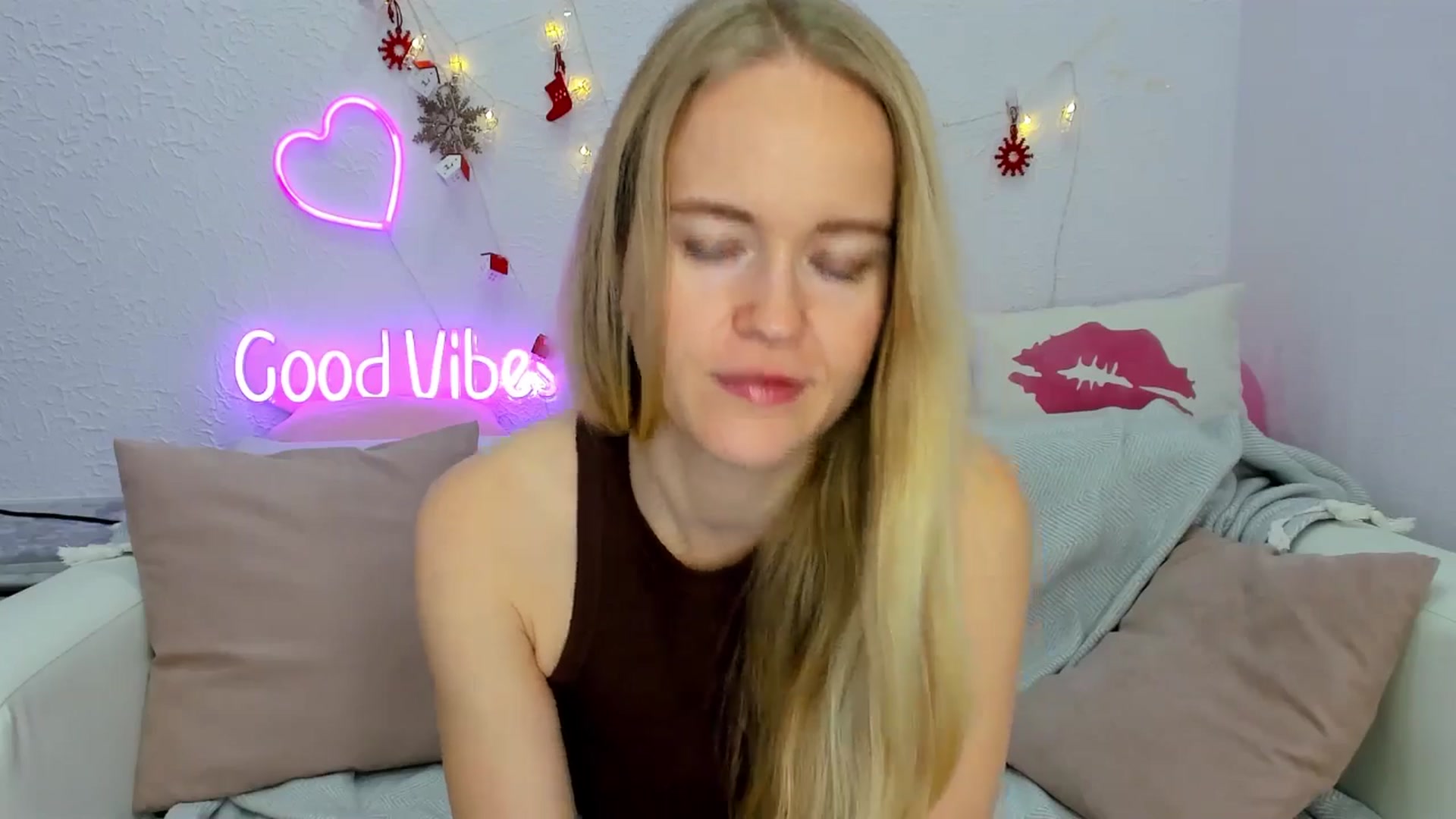 Gallery image thumbnail from Angel_Kristy's myfreecams stream on, 12/05/2024, 01:37 image 13 of 20