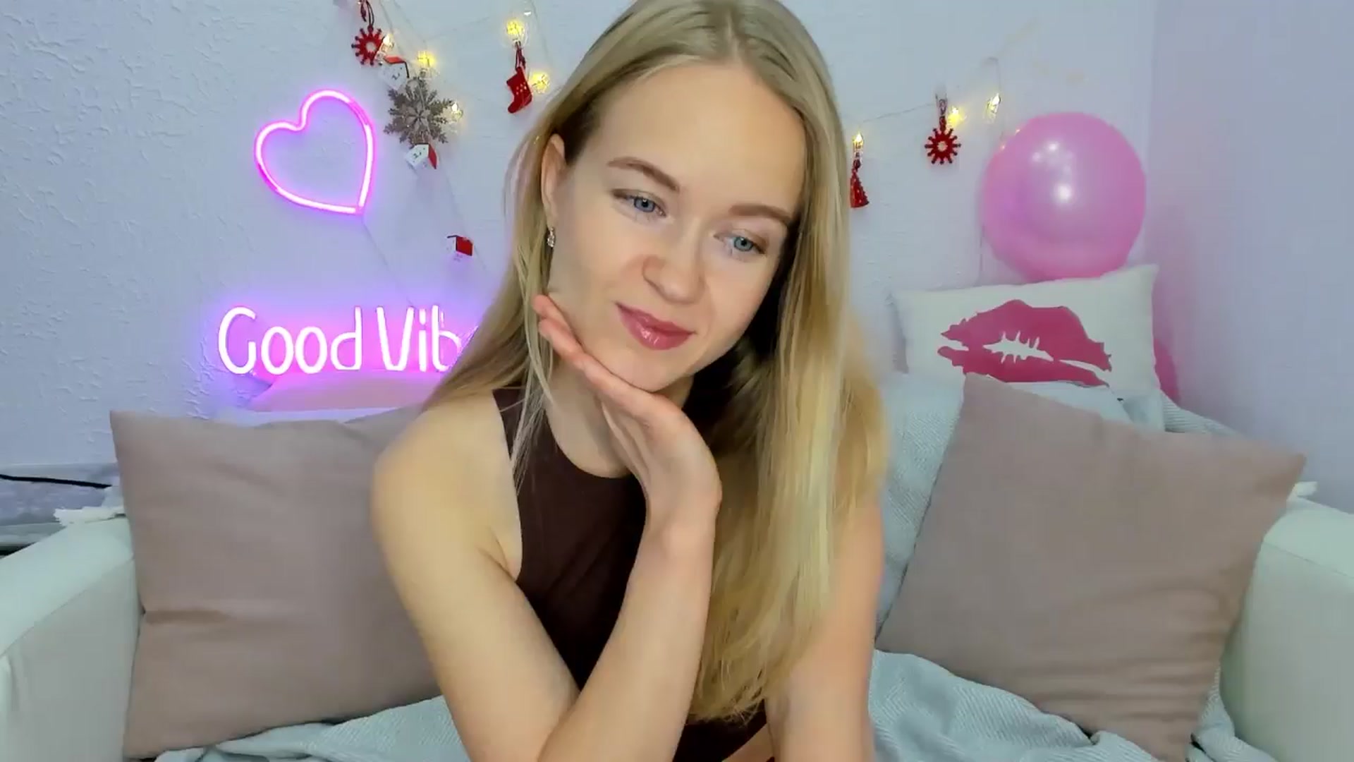 Gallery image thumbnail from Angel_Kristy's myfreecams stream on, 12/05/2024, 01:37 image 19 of 20