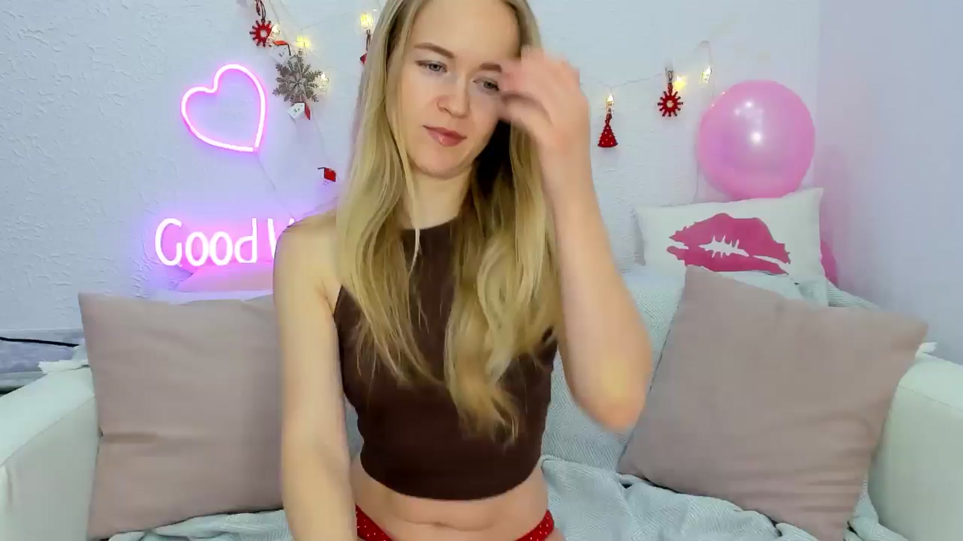 Gallery image thumbnail from Angel_Kristy's myfreecams stream on, 12/05/2024, 01:59 image 3 of 20