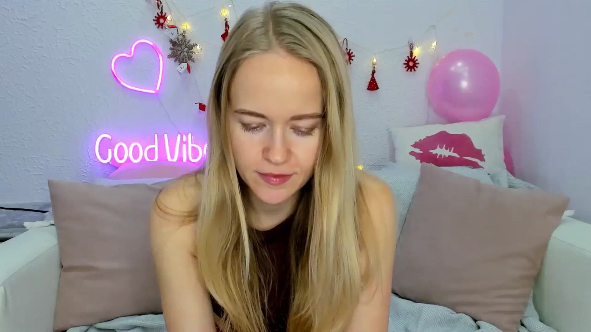 Gallery image thumbnail from Angel_Kristy's myfreecams stream on, 12/05/2024, 01:59 image 2 of 20