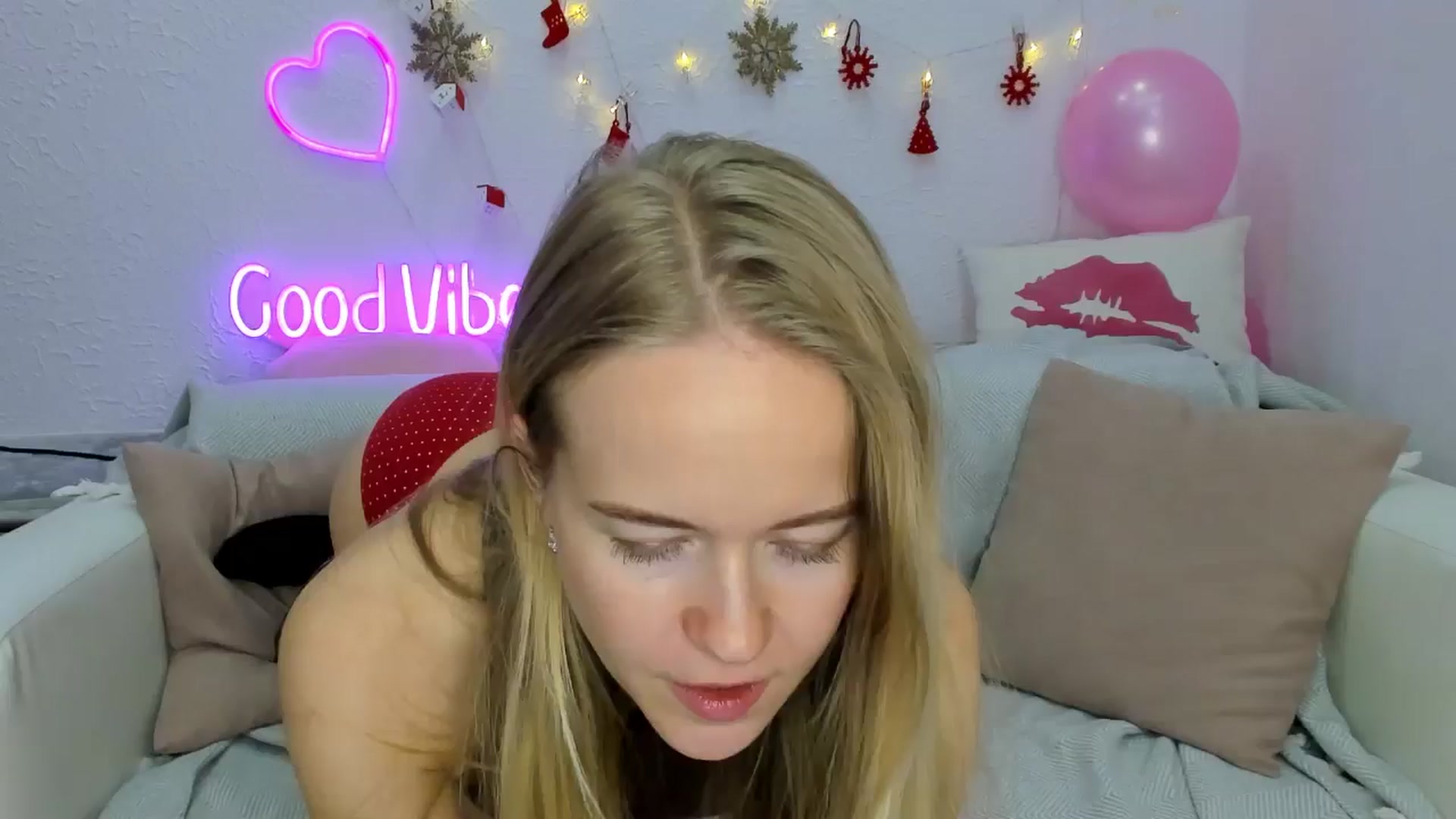 Gallery image thumbnail from Angel_Kristy's myfreecams stream on, 12/05/2024, 01:59 image 15 of 20