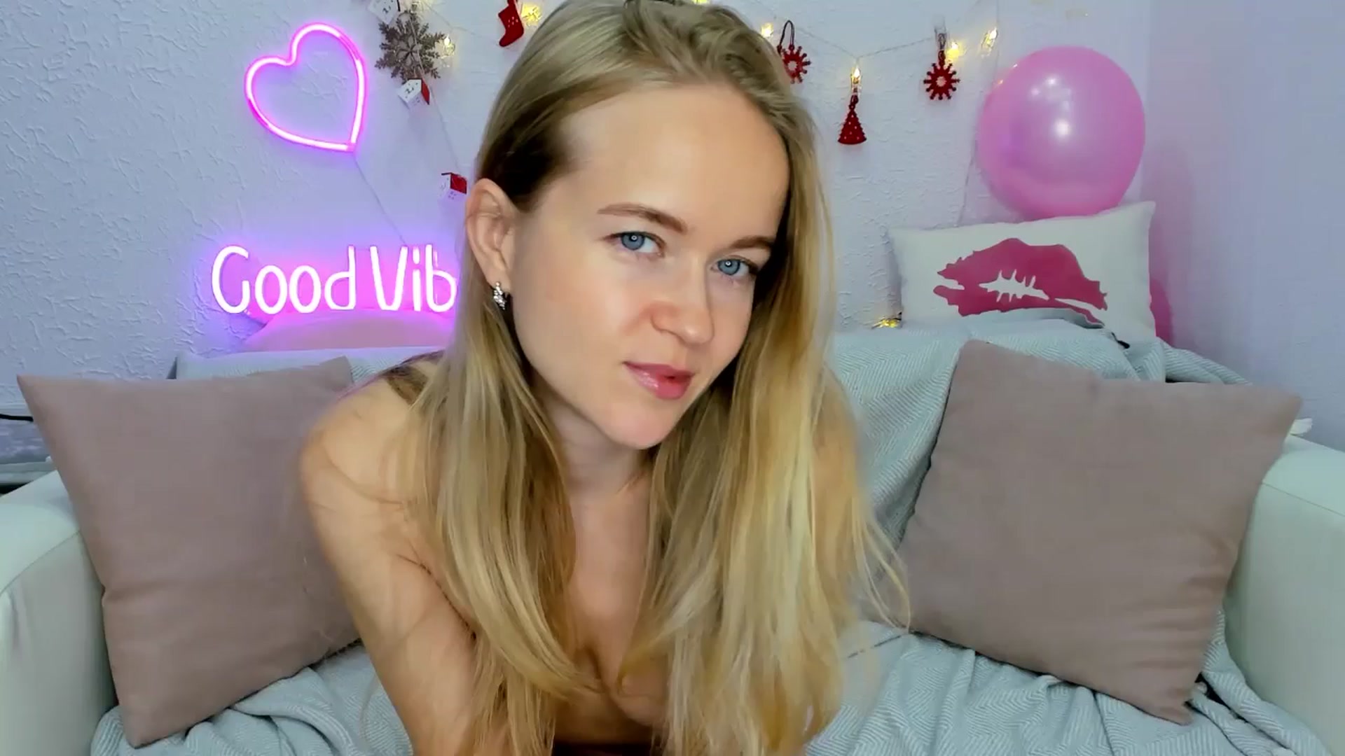 Gallery image thumbnail from Angel_Kristy's myfreecams stream on, 12/05/2024, 02:15 image 7 of 20