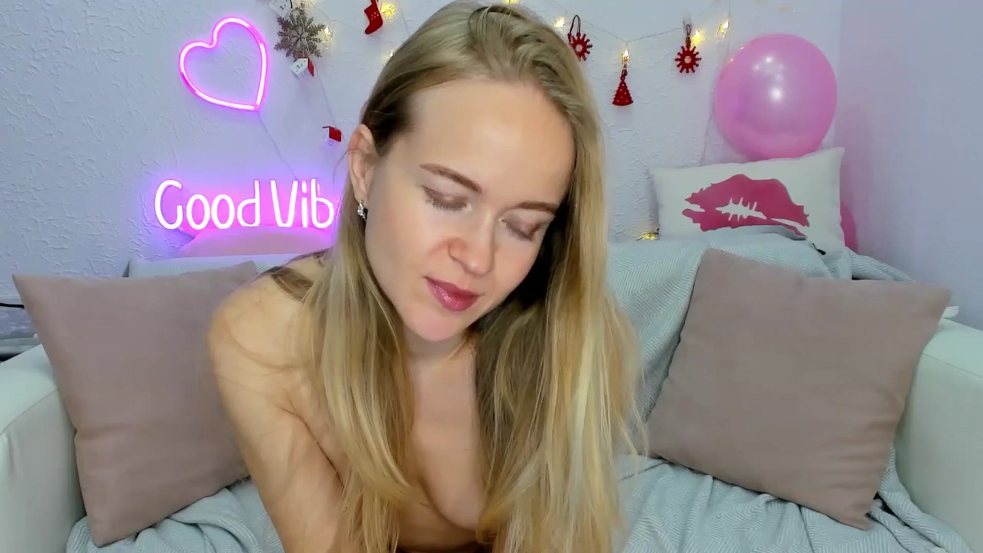 Gallery image thumbnail from Angel_Kristy's myfreecams stream on, 12/05/2024, 02:15 image 8 of 20