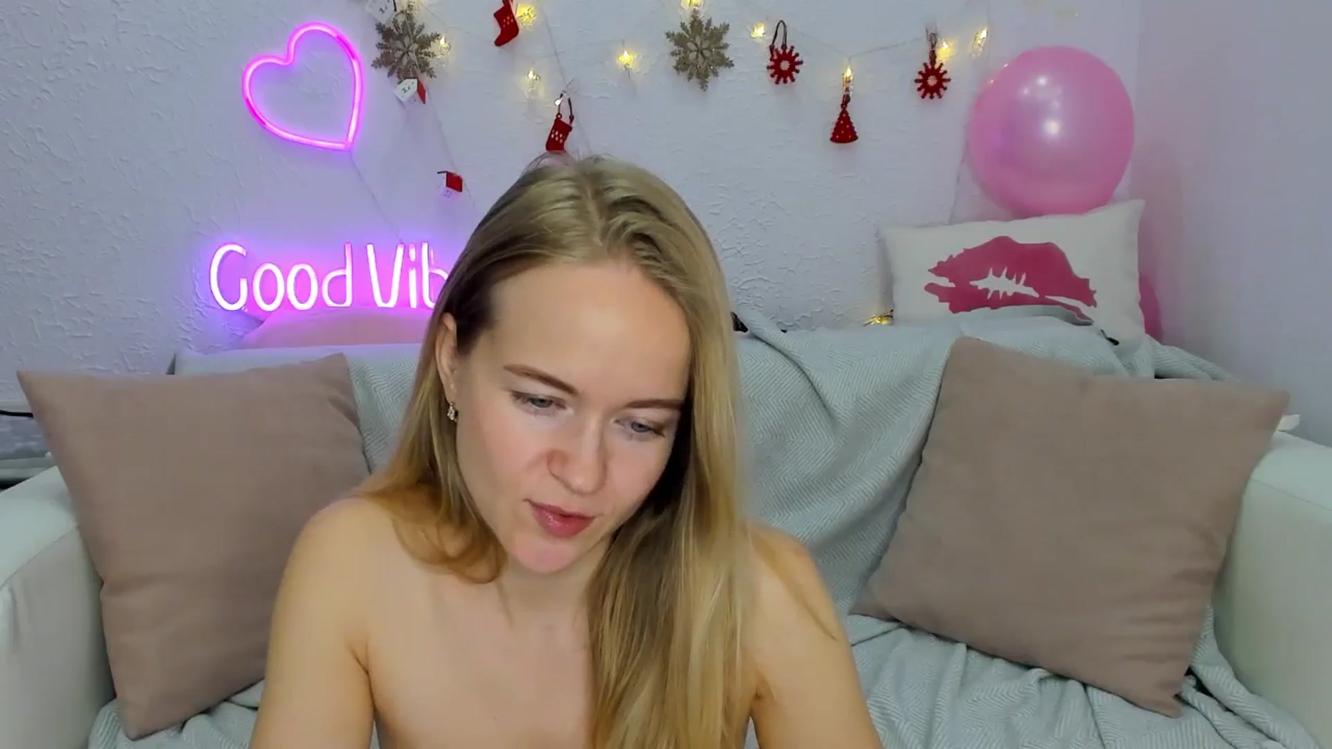 Gallery image thumbnail from Angel_Kristy's myfreecams stream on, 12/05/2024, 02:15 image 15 of 20