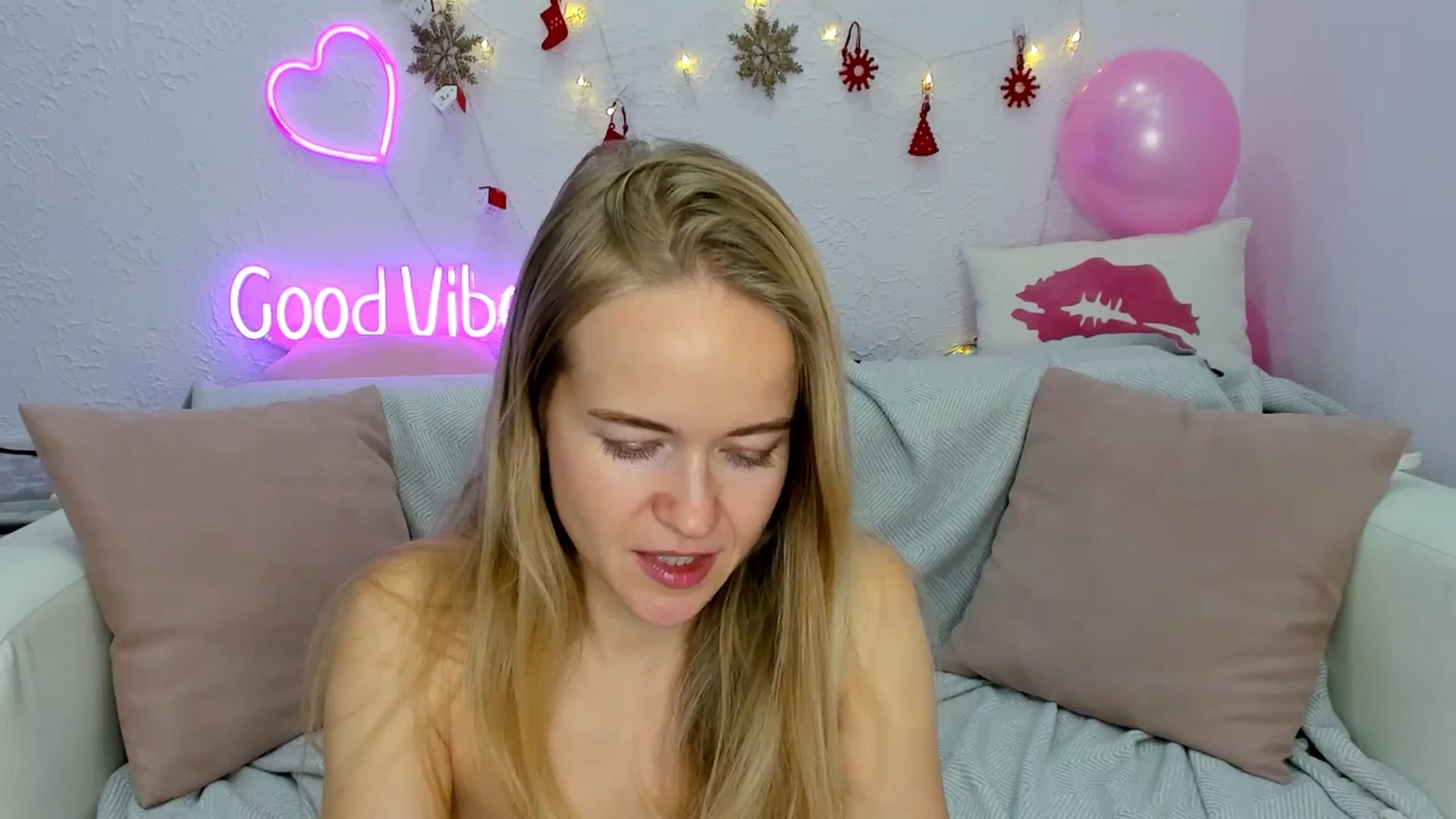 Gallery image thumbnail from Angel_Kristy's myfreecams stream on, 12/05/2024, 02:15 image 10 of 20