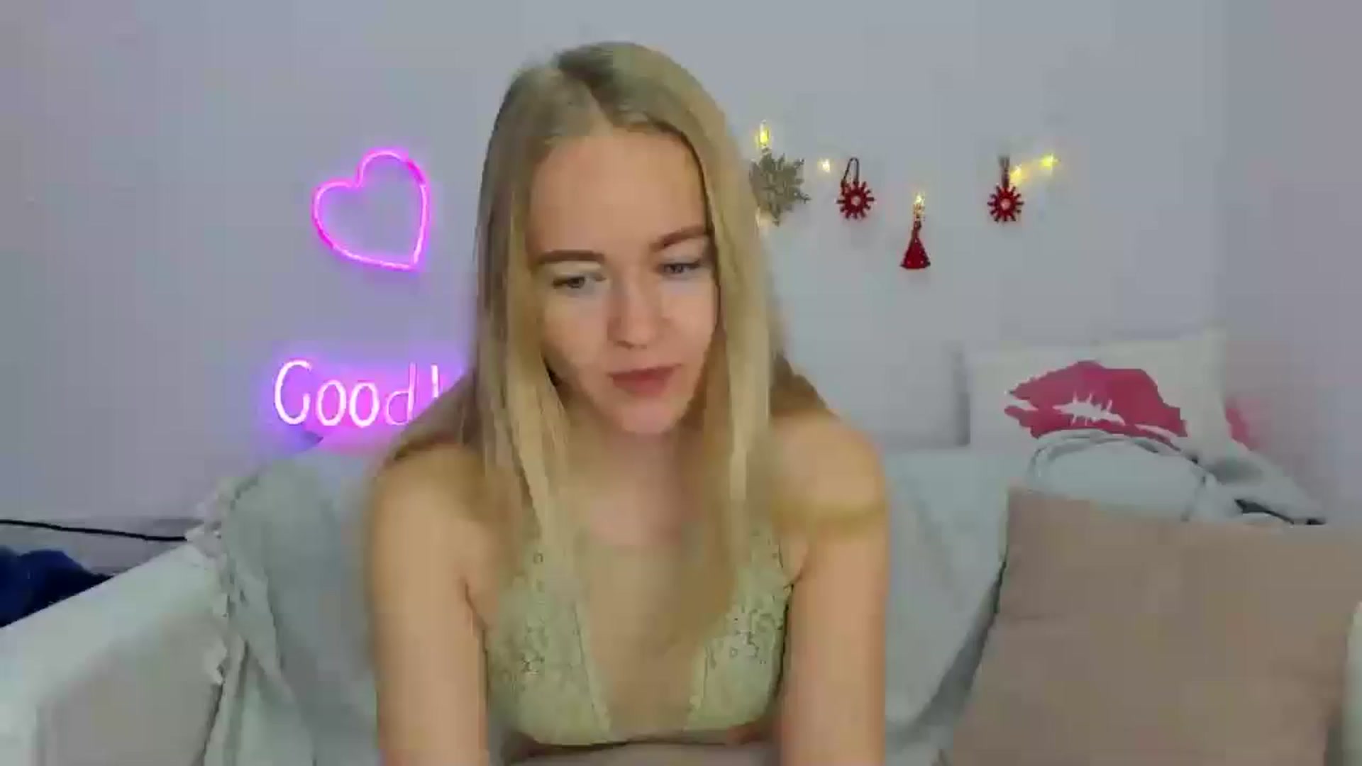 Gallery image thumbnail from Angel_Kristy's myfreecams stream on, 12/09/2024, 01:27 image 15 of 20